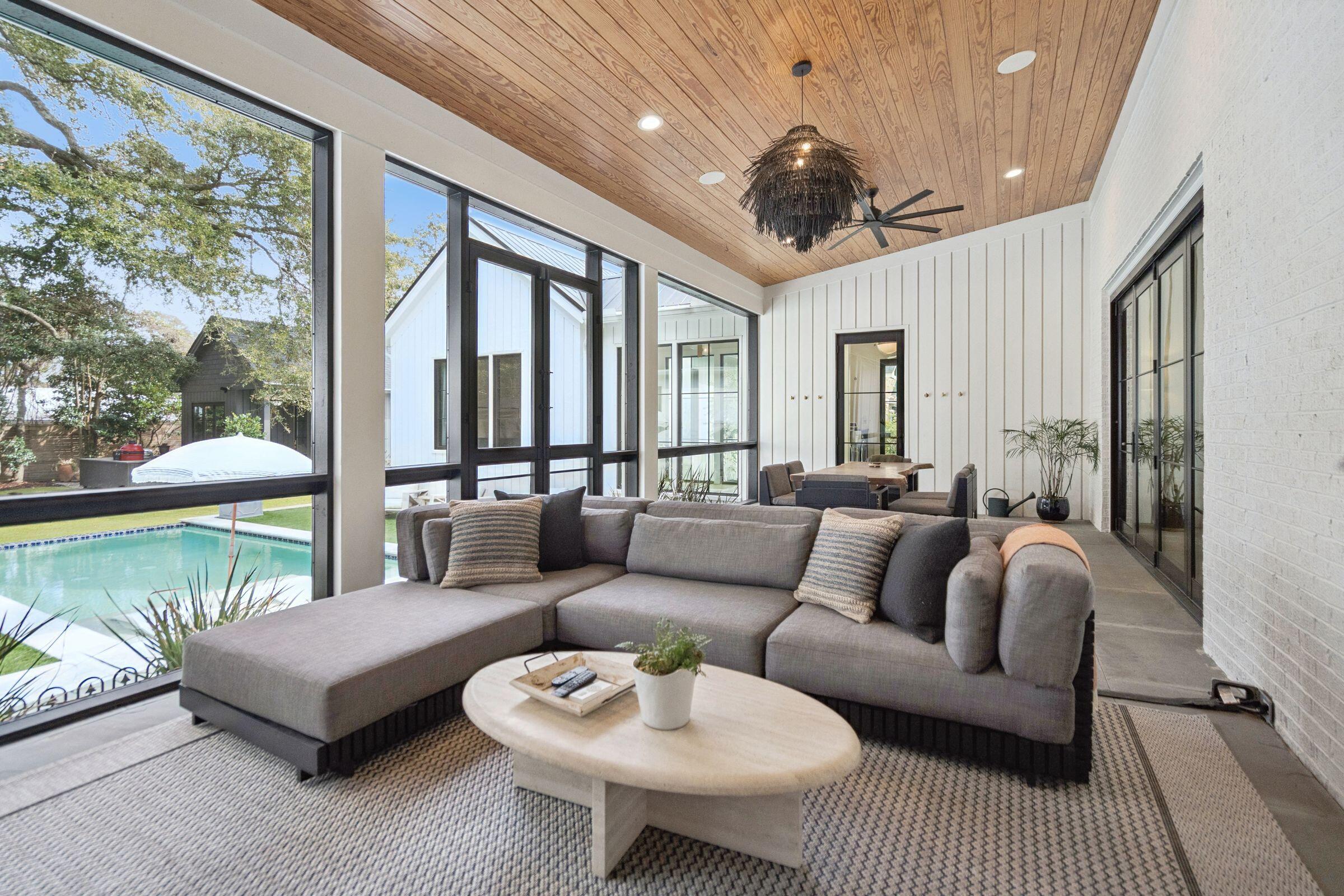 1027 Lakeview Drive