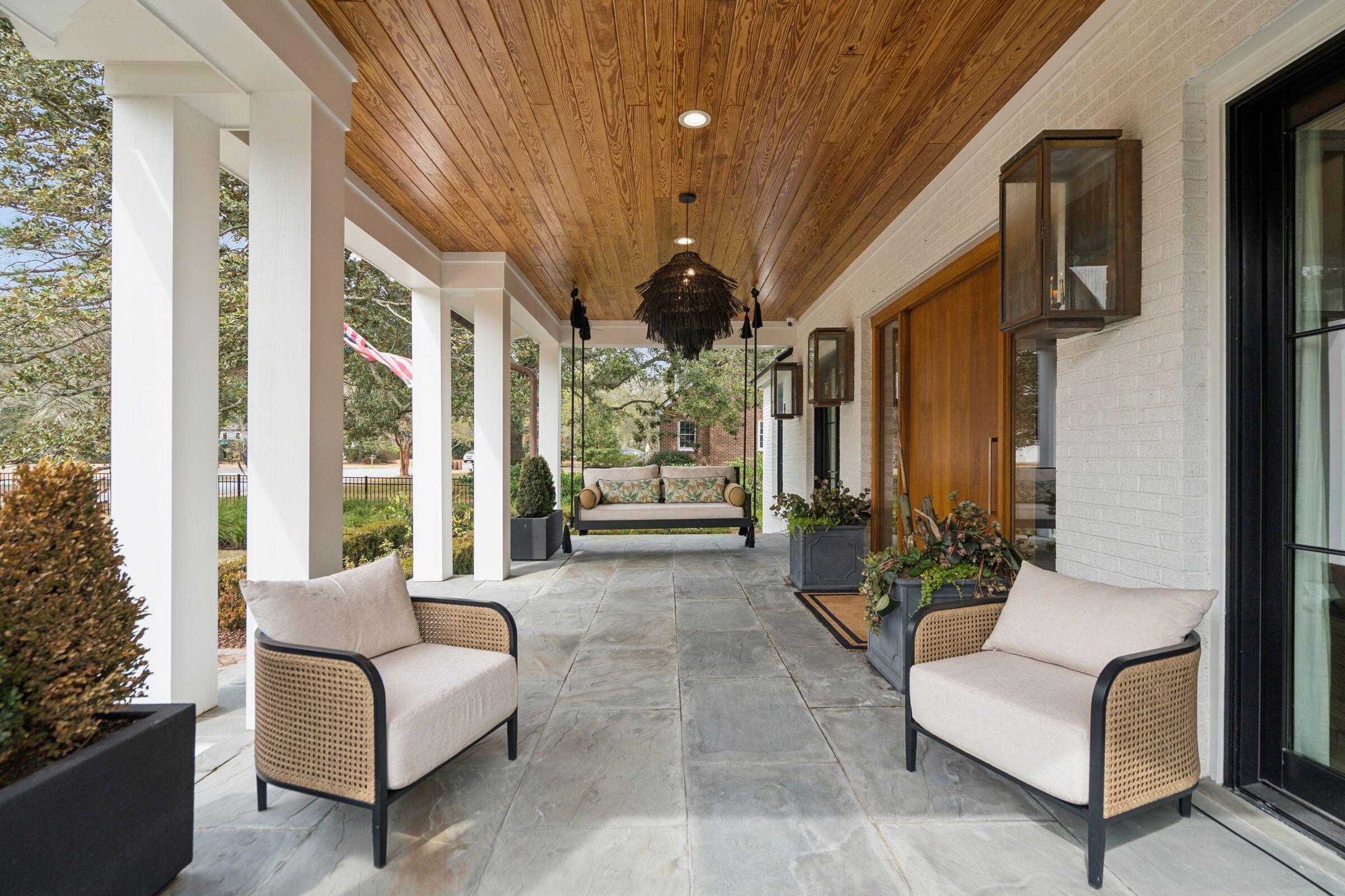 1027 Lakeview Drive