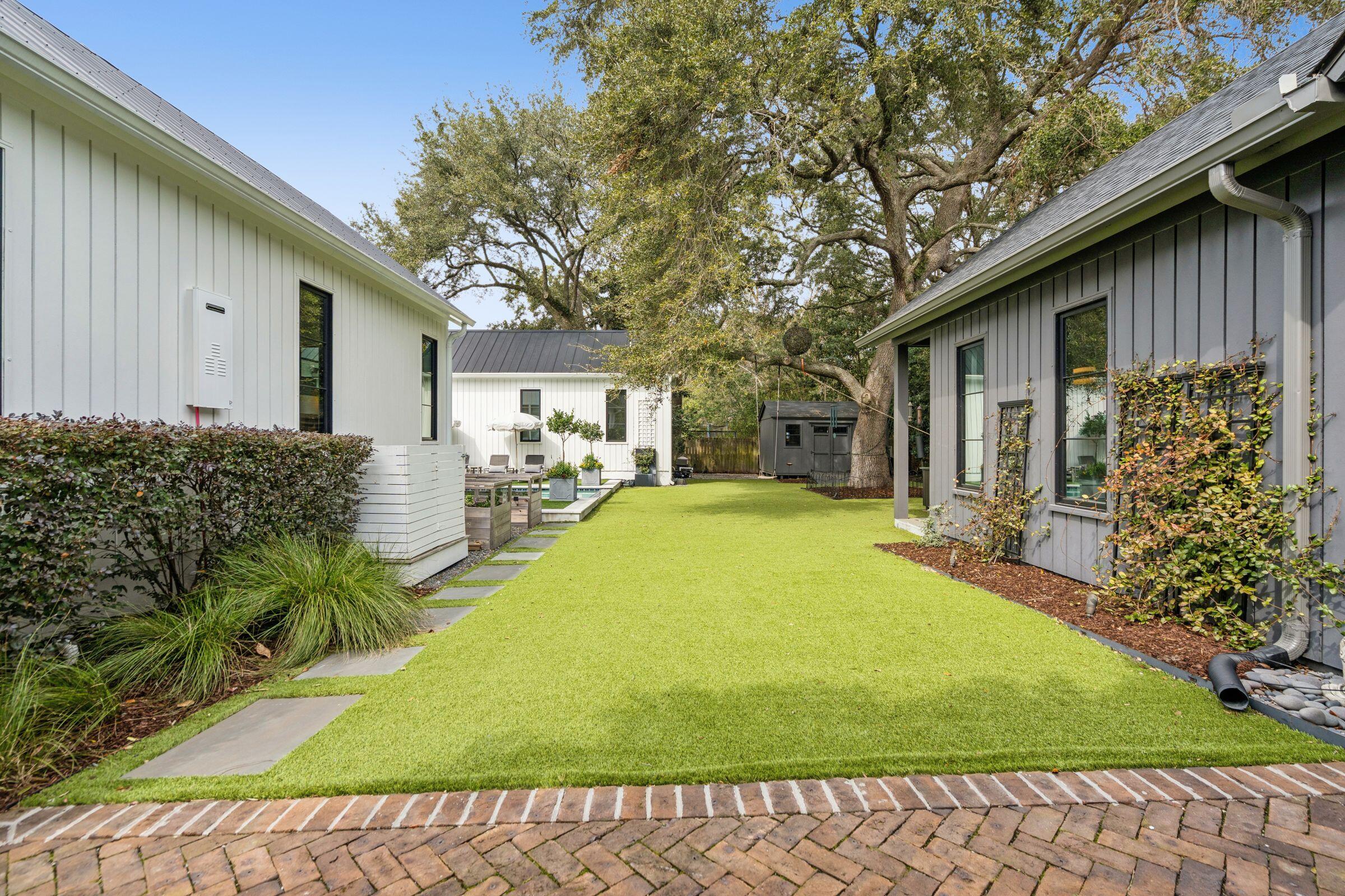 1027 Lakeview Drive