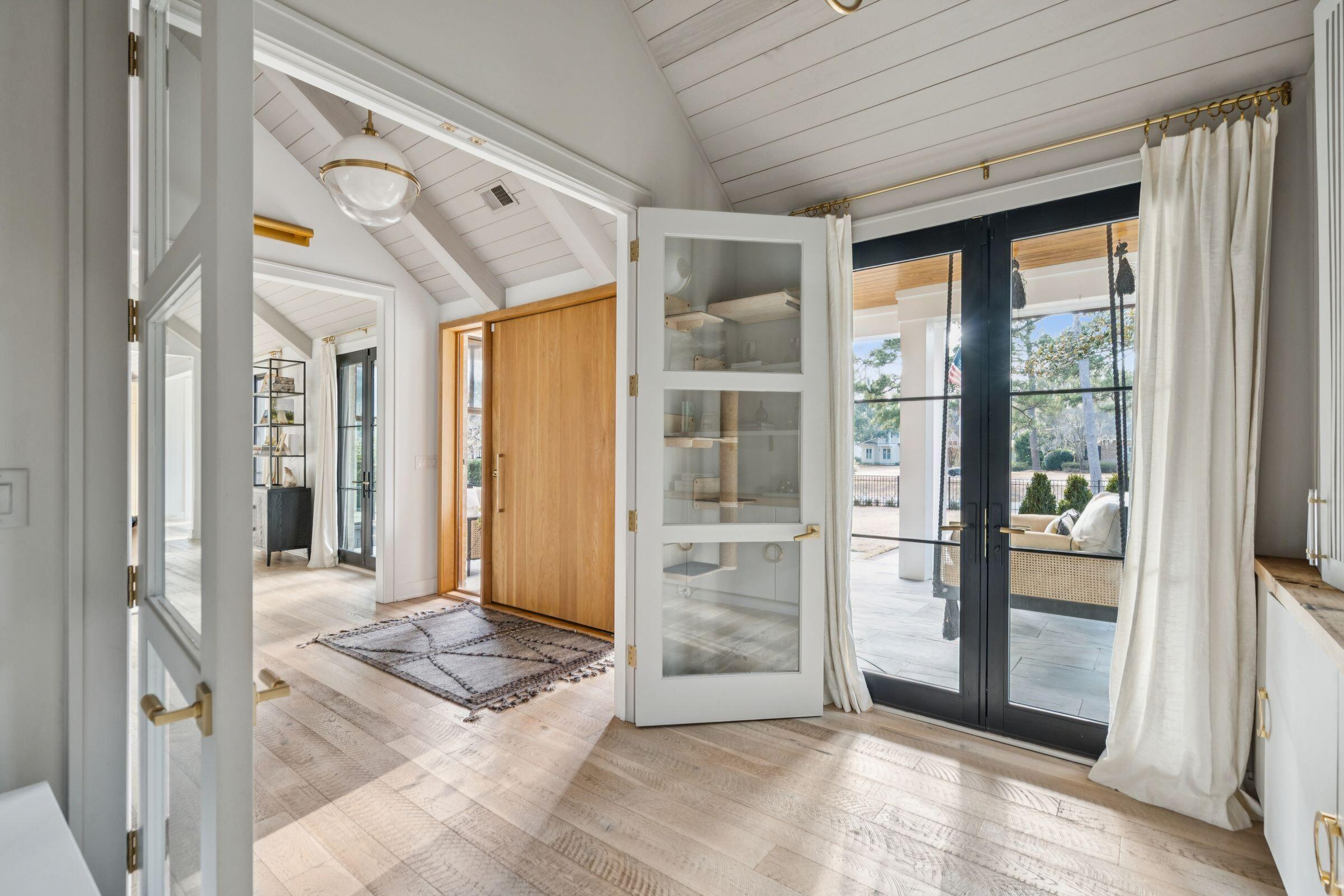 1027 Lakeview Drive
