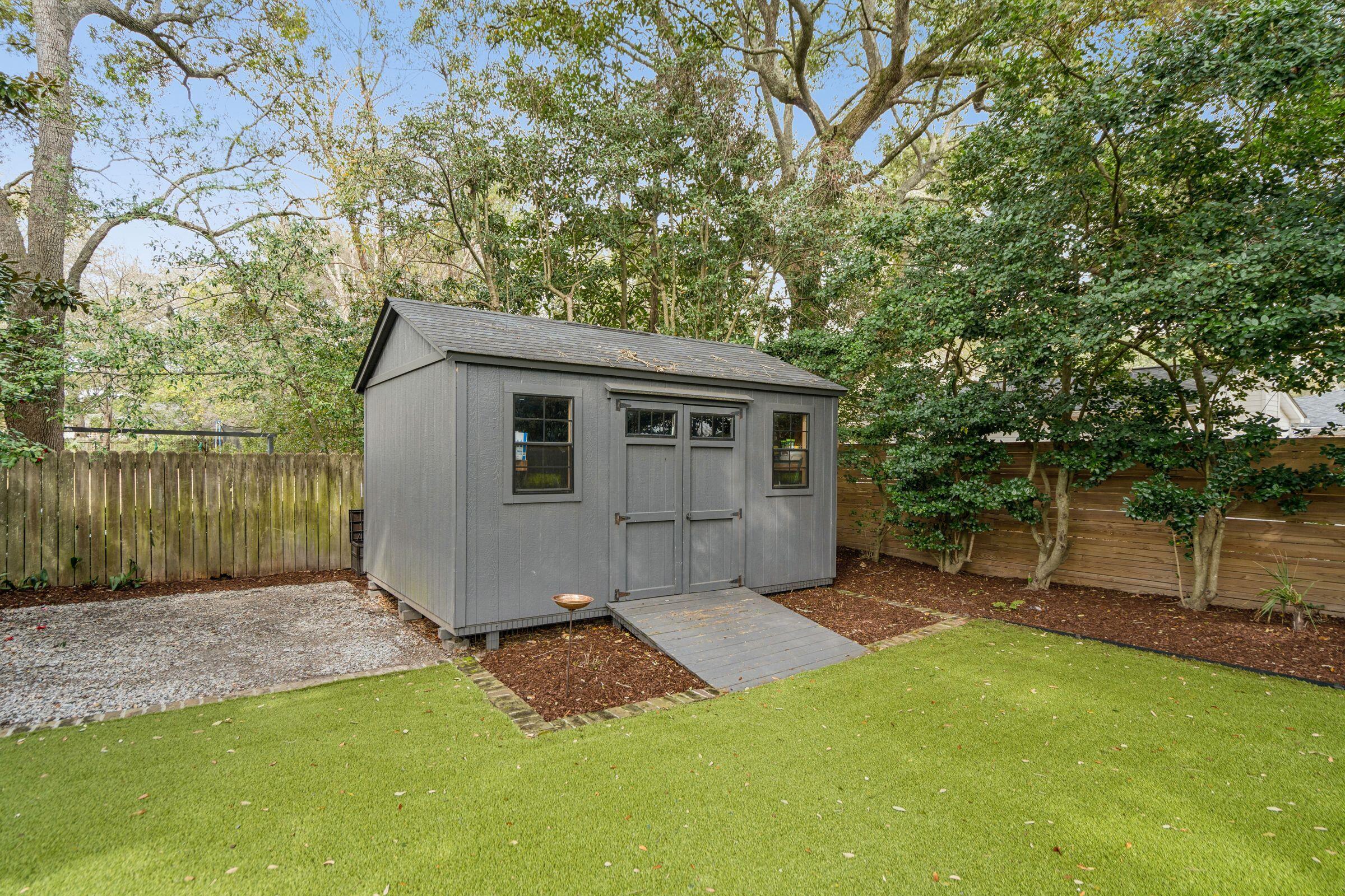 1027 Lakeview Drive