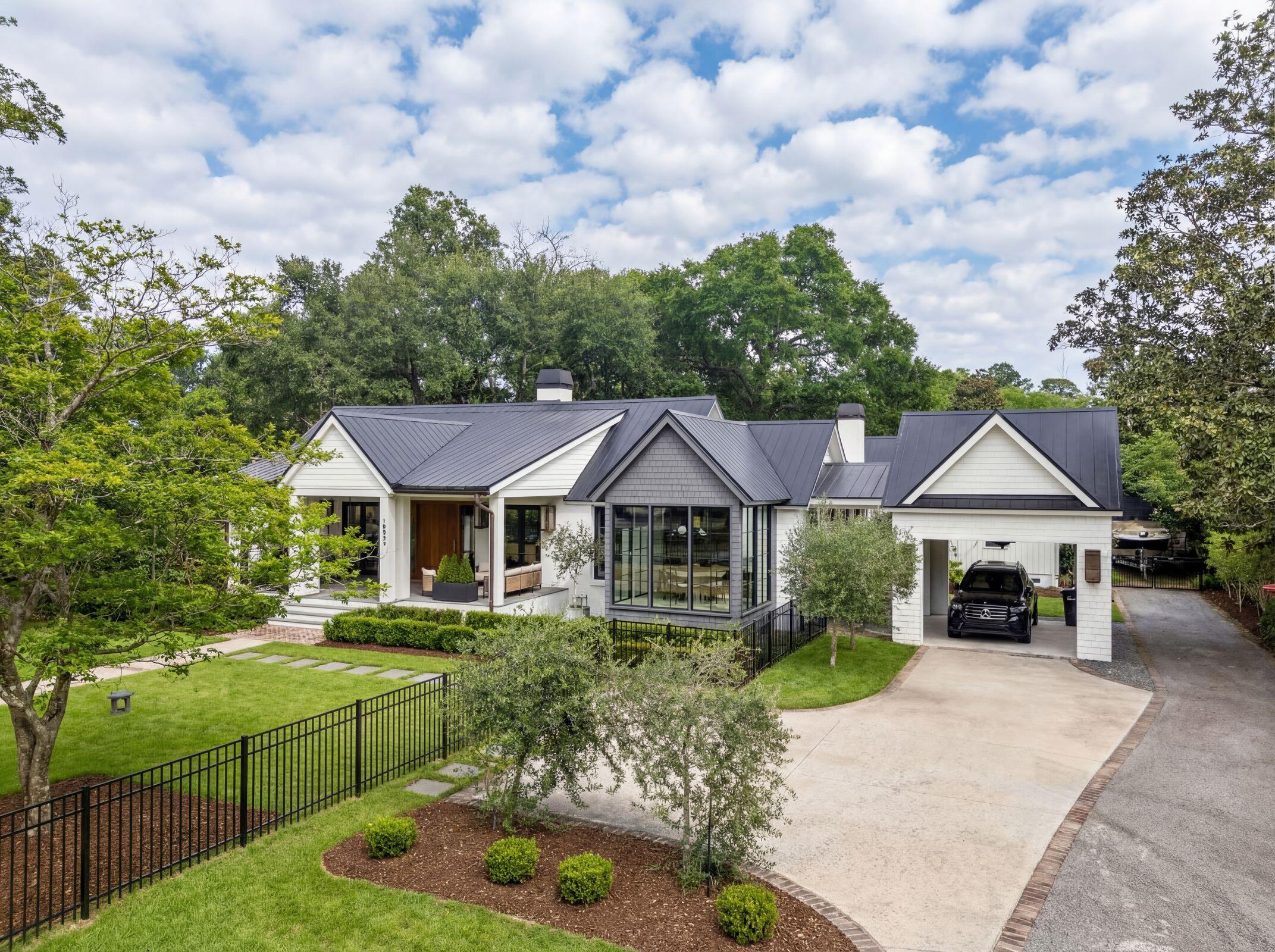 1027 Lakeview Drive