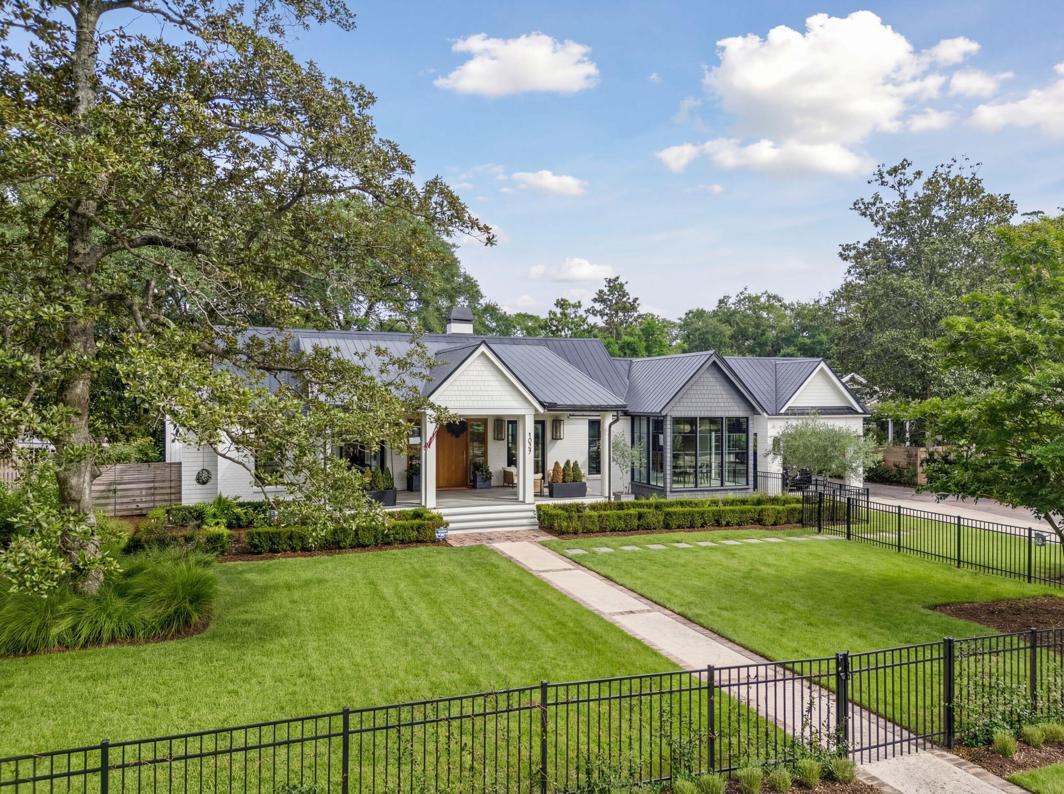 1027 Lakeview Drive