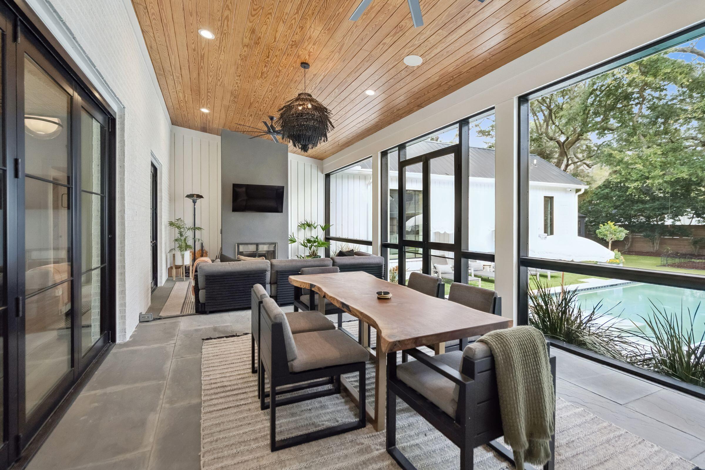 1027 Lakeview Drive