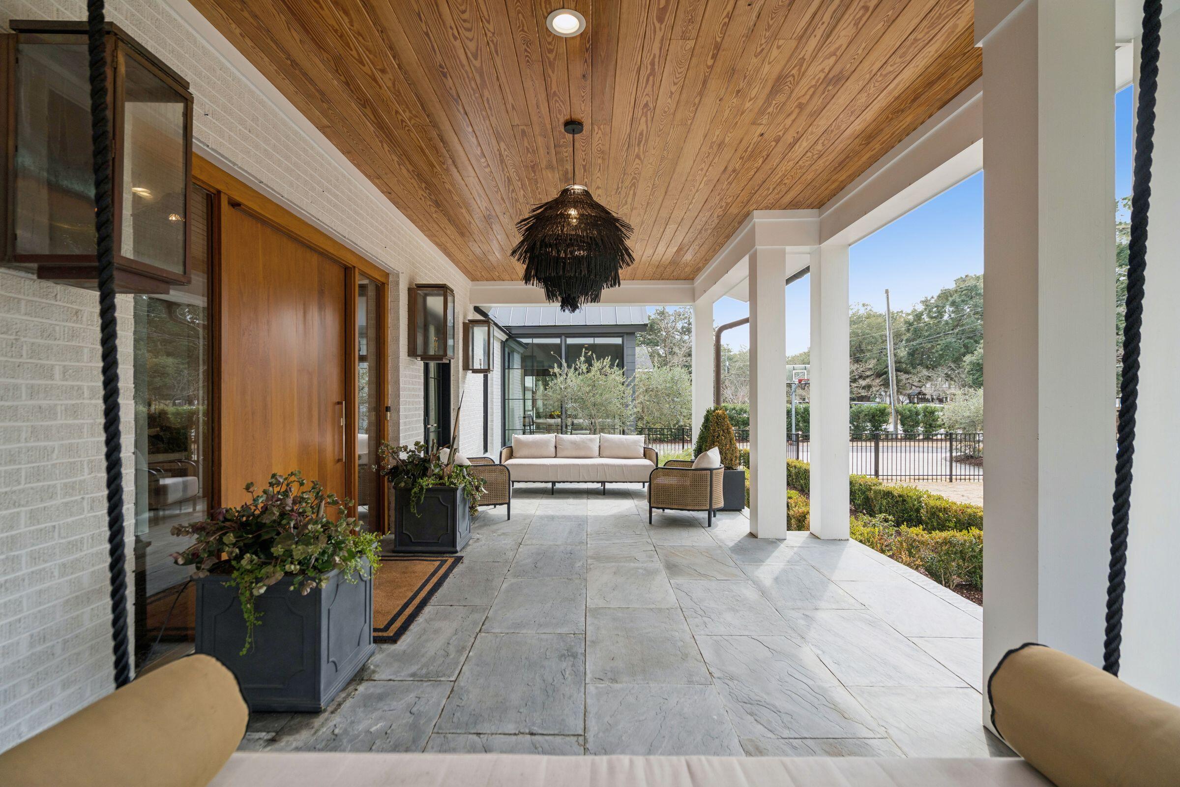 1027 Lakeview Drive