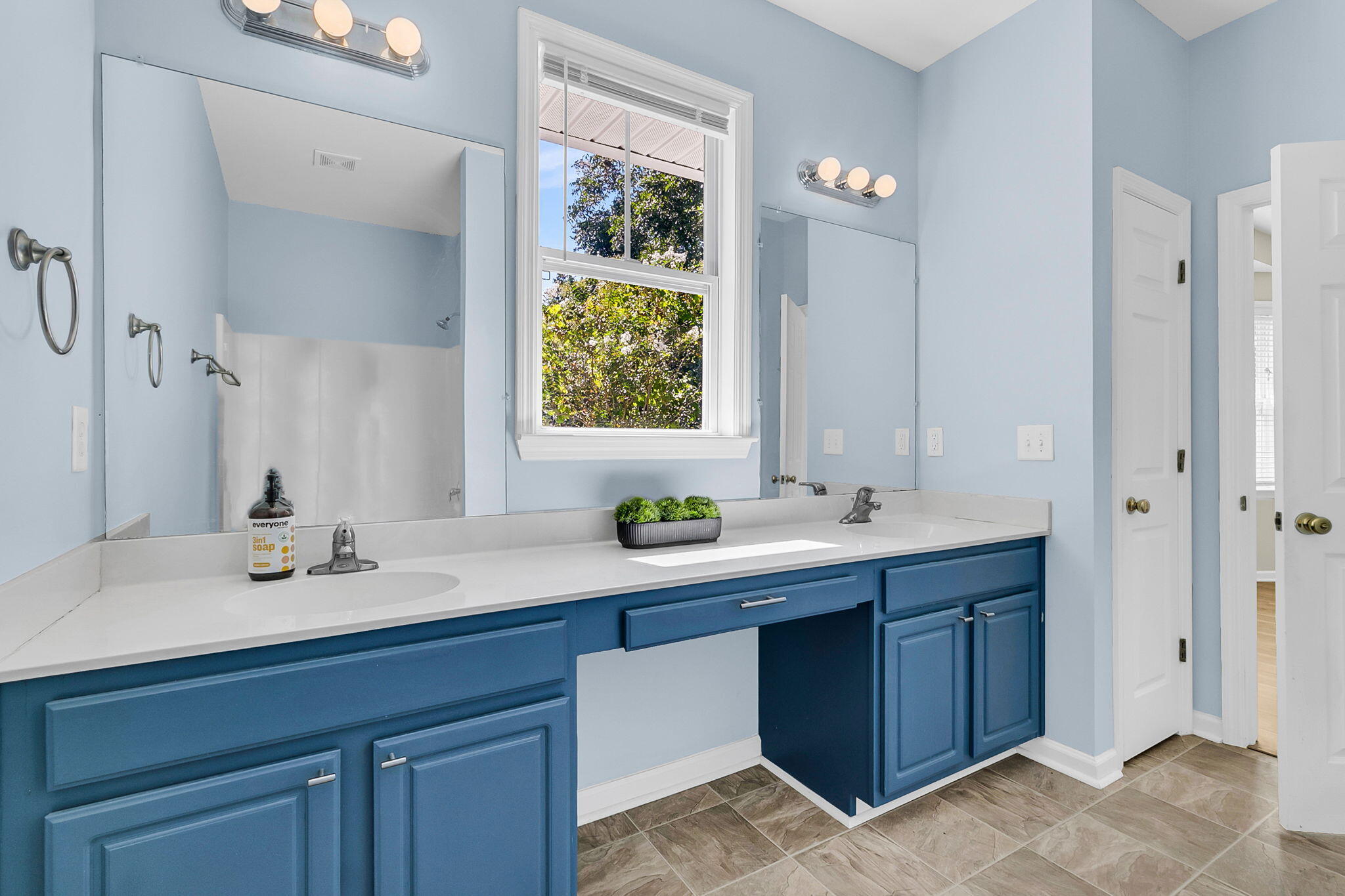 1493 Little Rock Boulevard