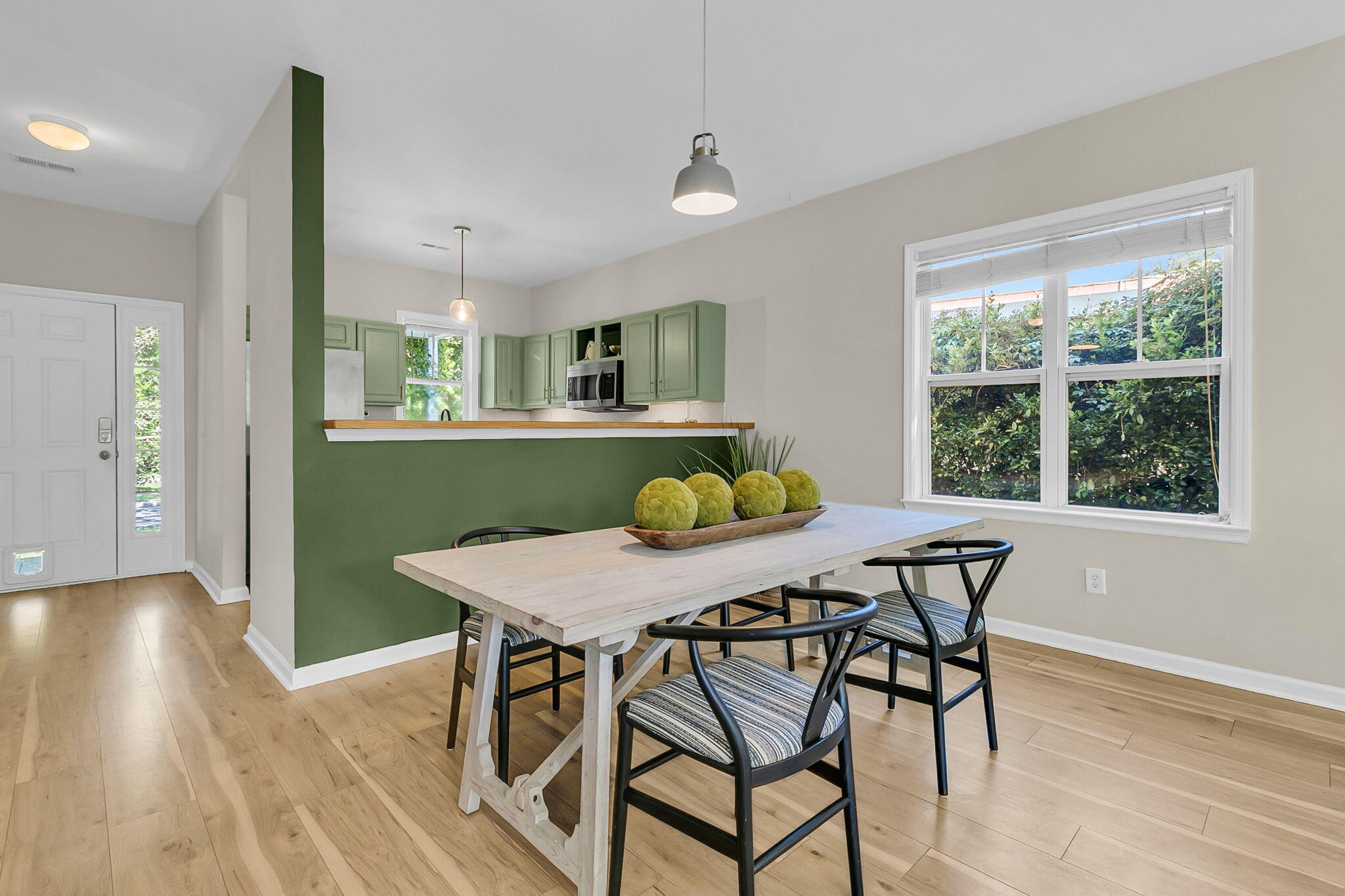 1493 Little Rock Boulevard