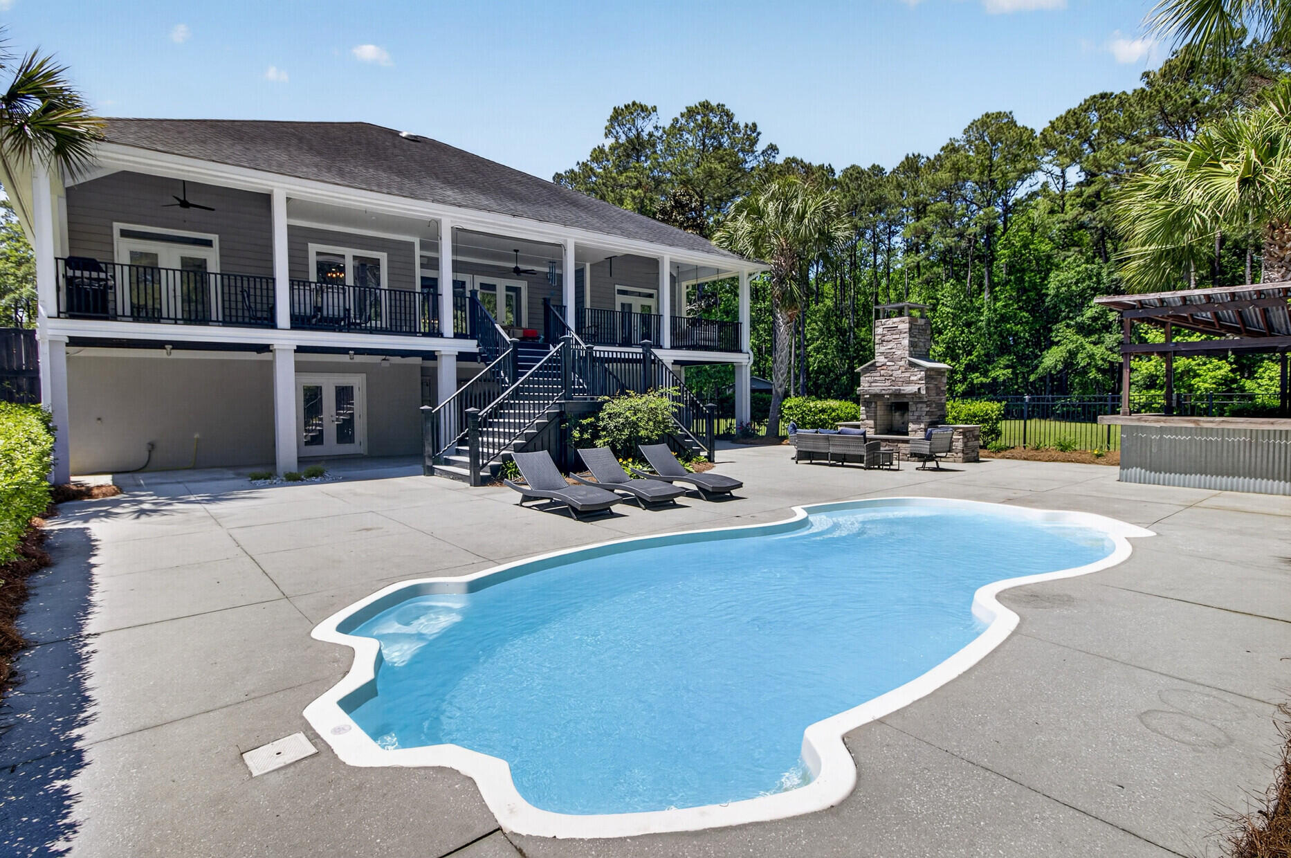 7246 Highway 165