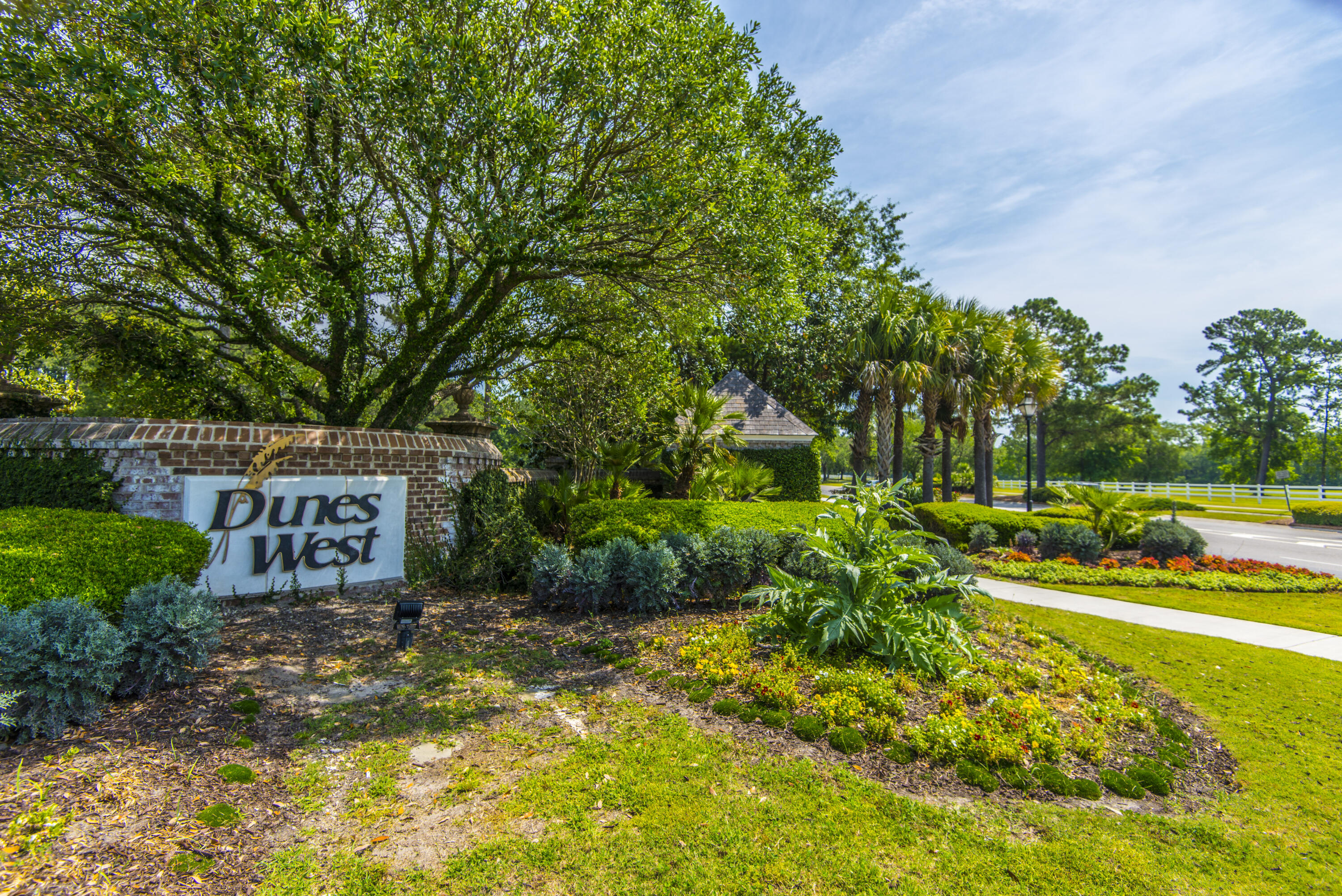 2325 Darts Cove Way