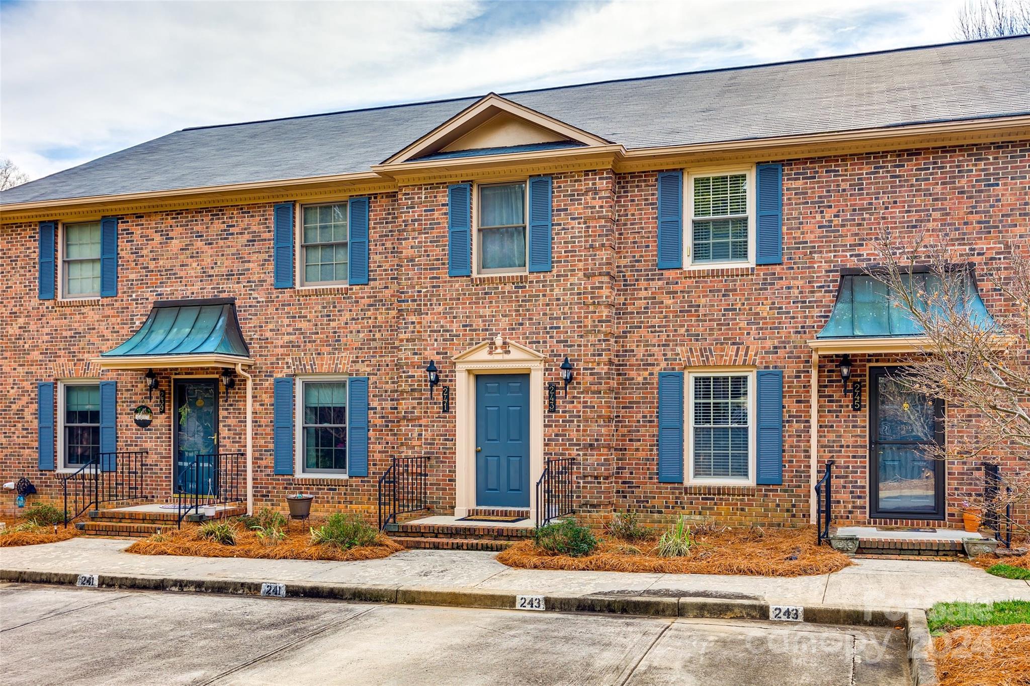 243 Pointe Circle