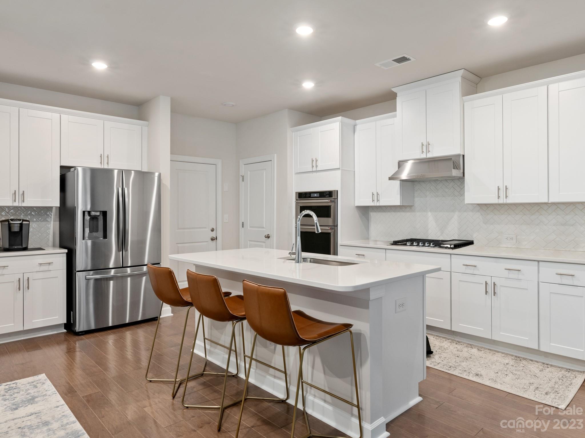 212 Ravensara Avenue