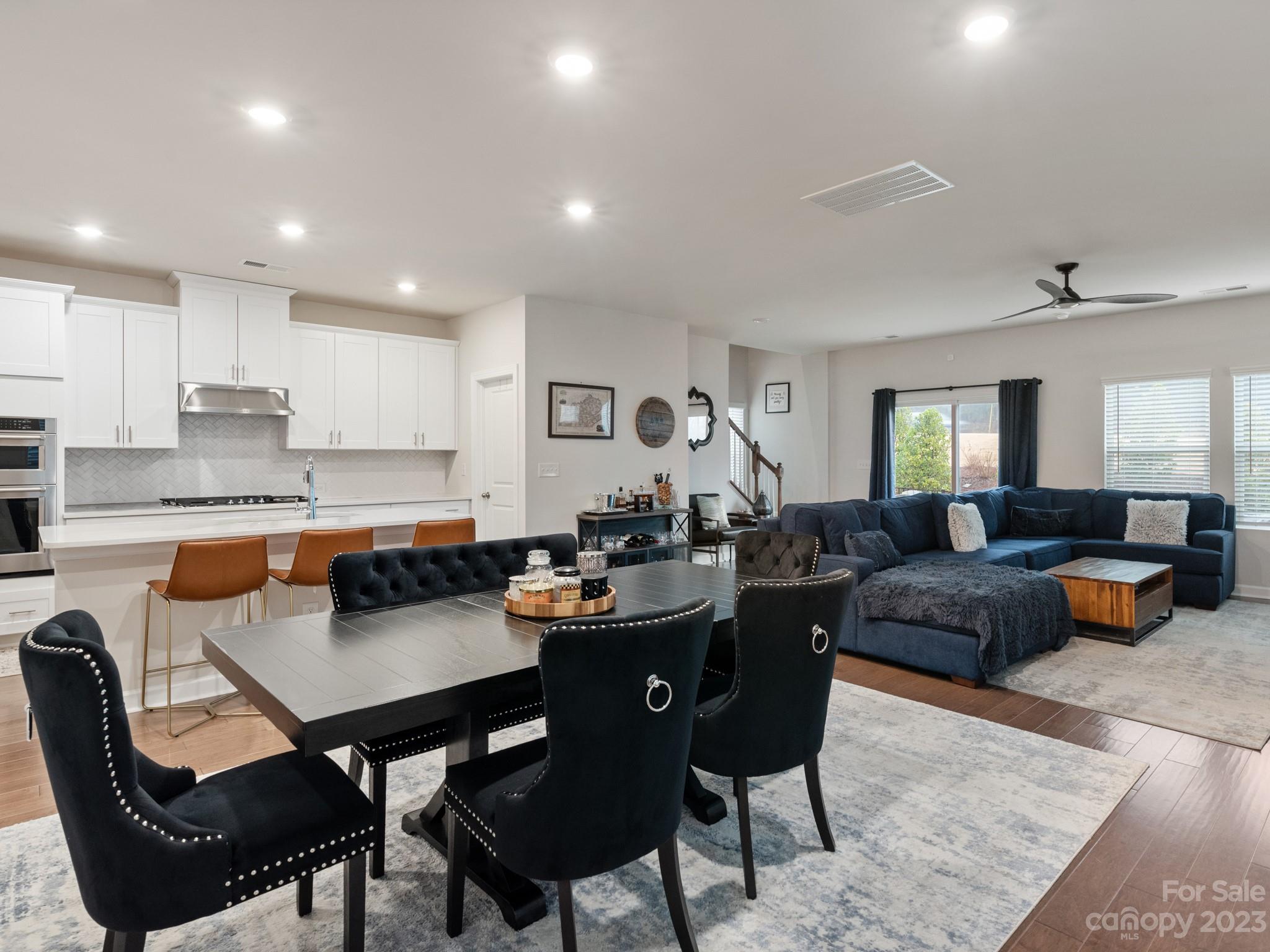 212 Ravensara Avenue