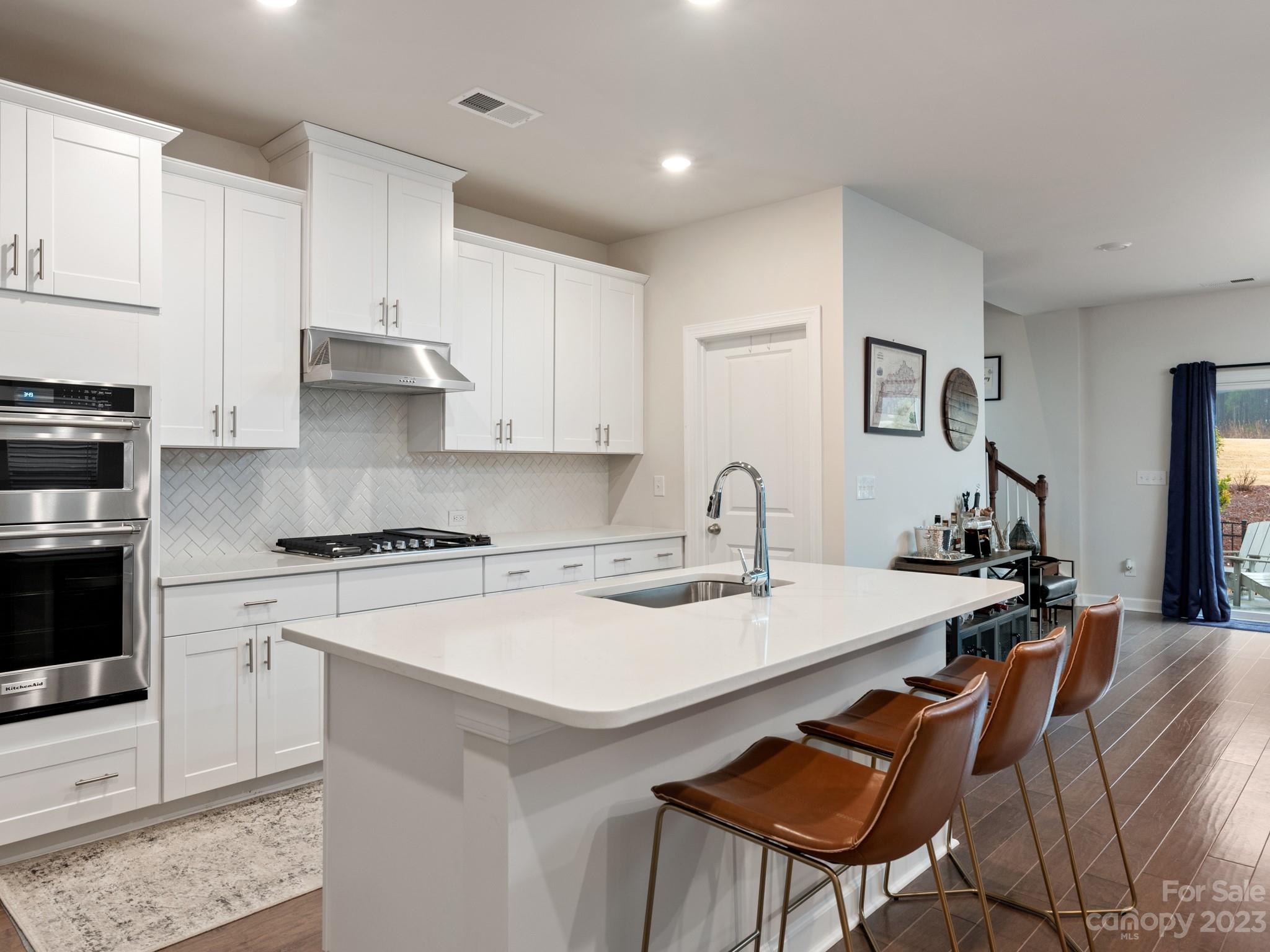 212 Ravensara Avenue