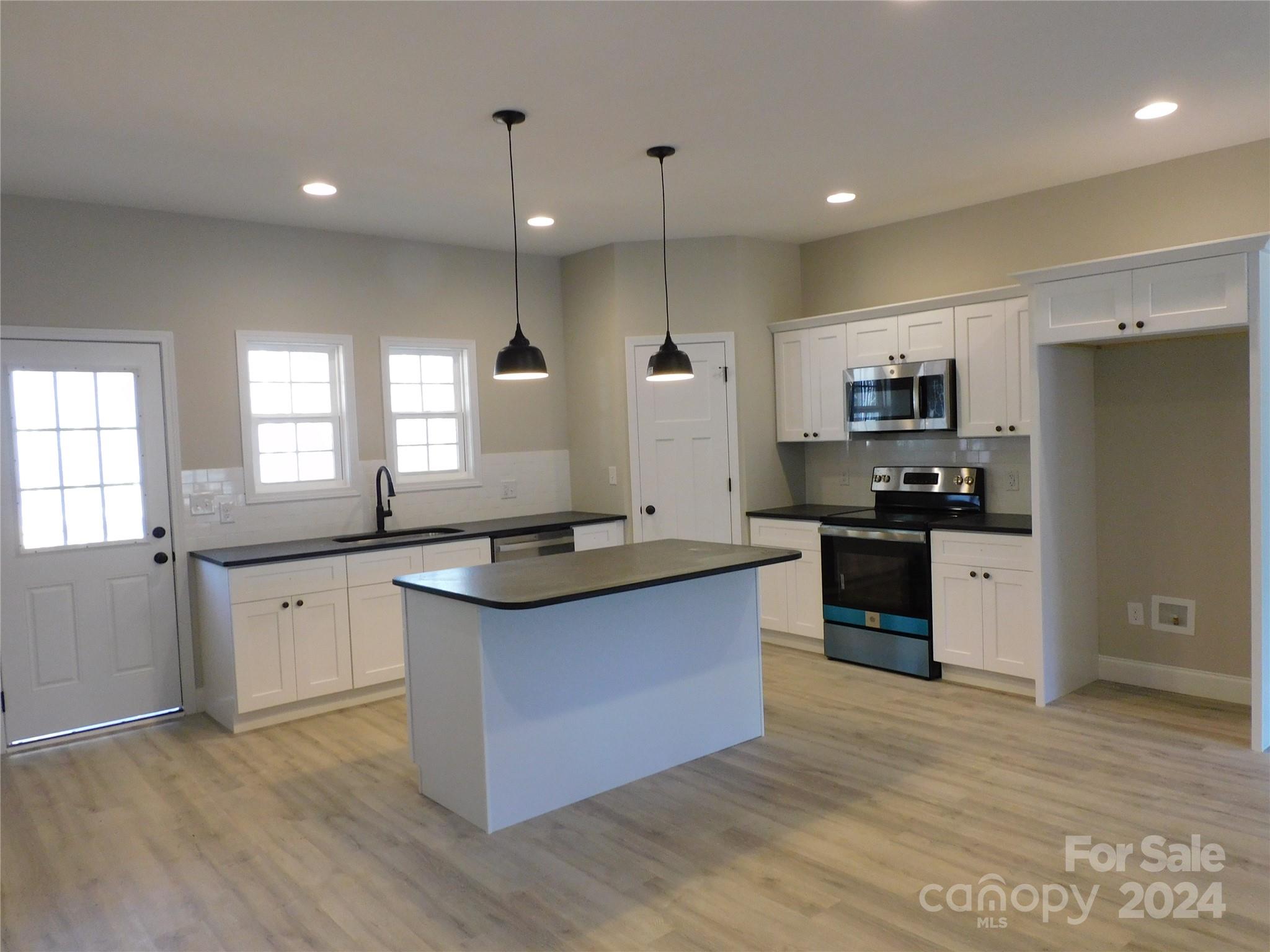 298 Pamela Road Unit: 6