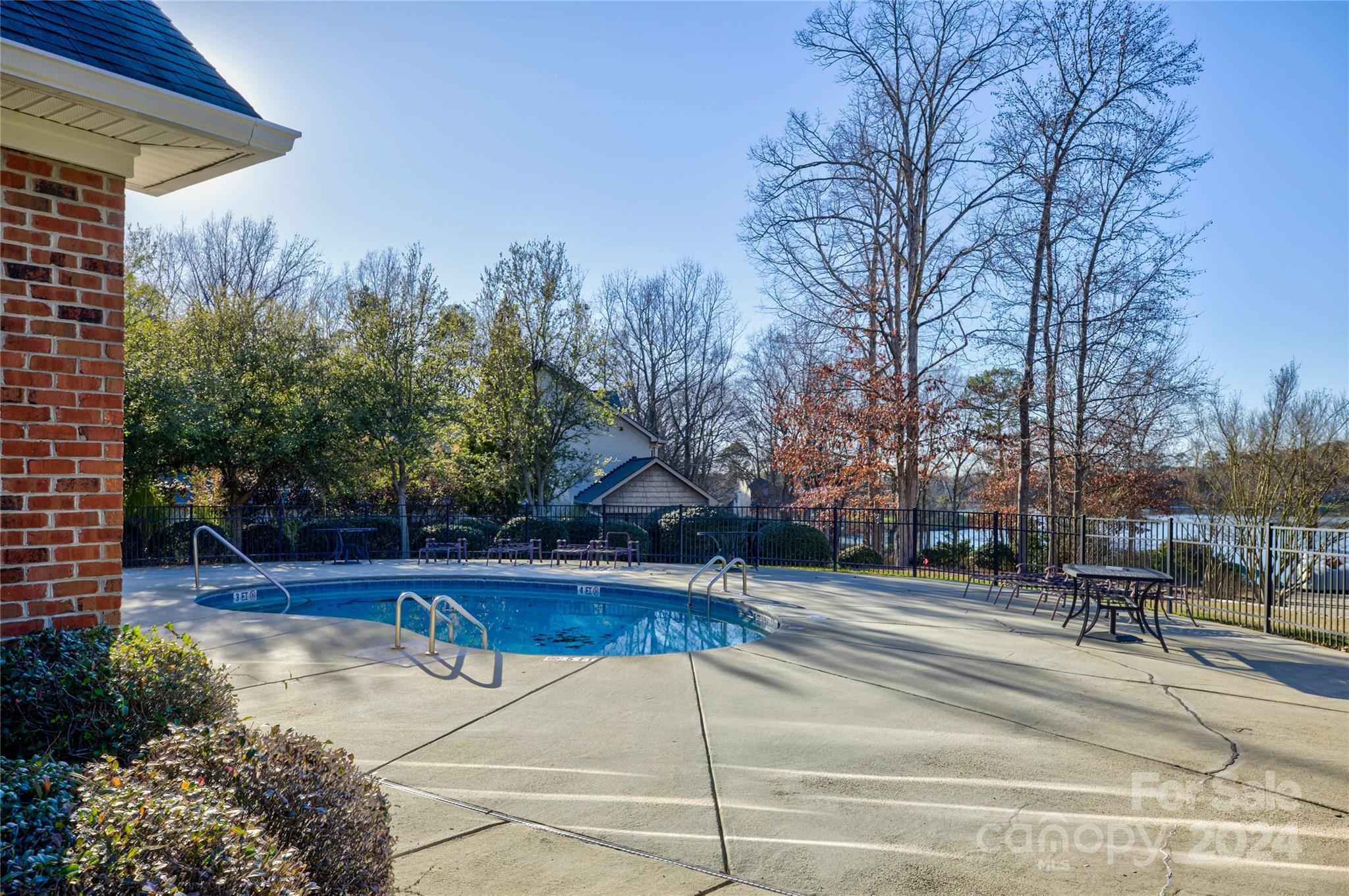 1412 Greenmoor Road