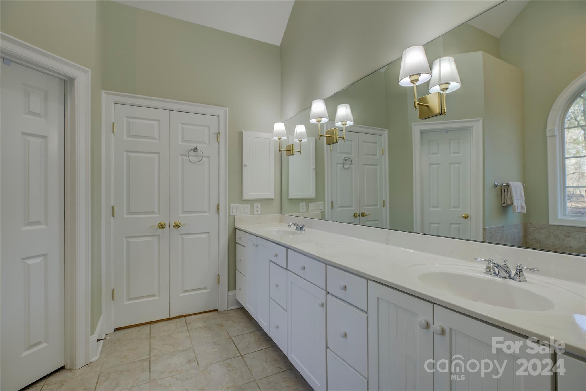 1412 Greenmoor Road