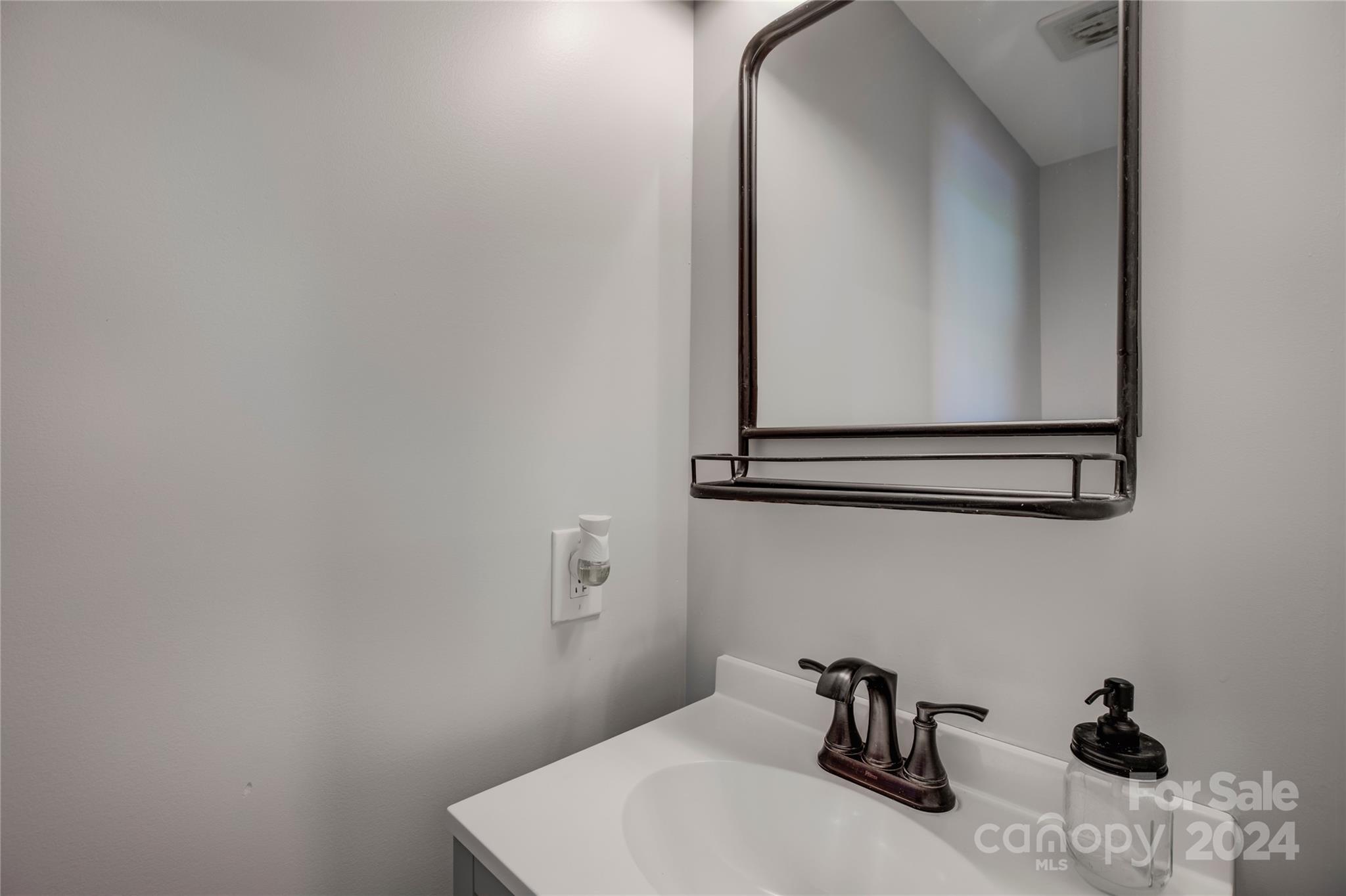 1999 Briarwood Circle