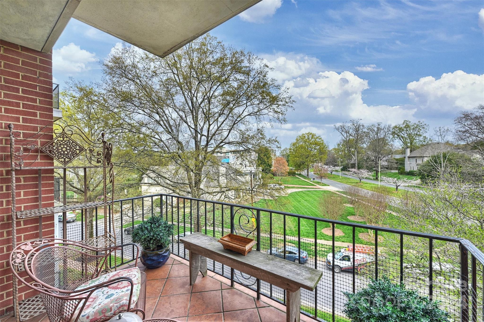 1300 Queens Road Unit: 317