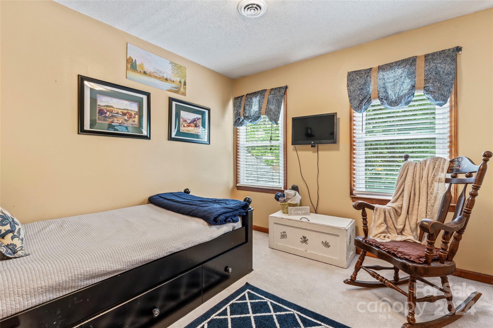 1047 Eagle Drive