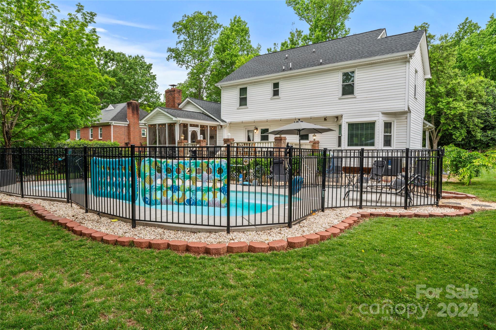 1047 Eagle Drive