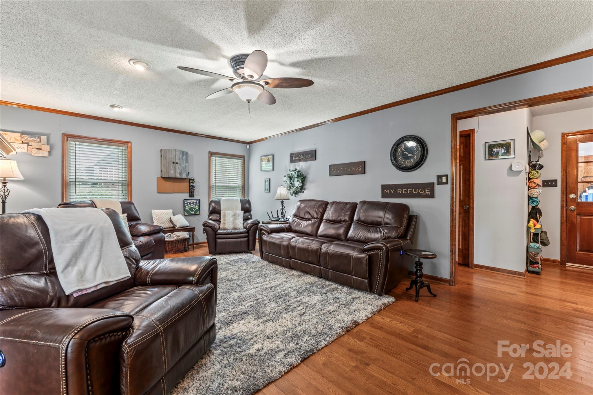 1047 Eagle Drive
