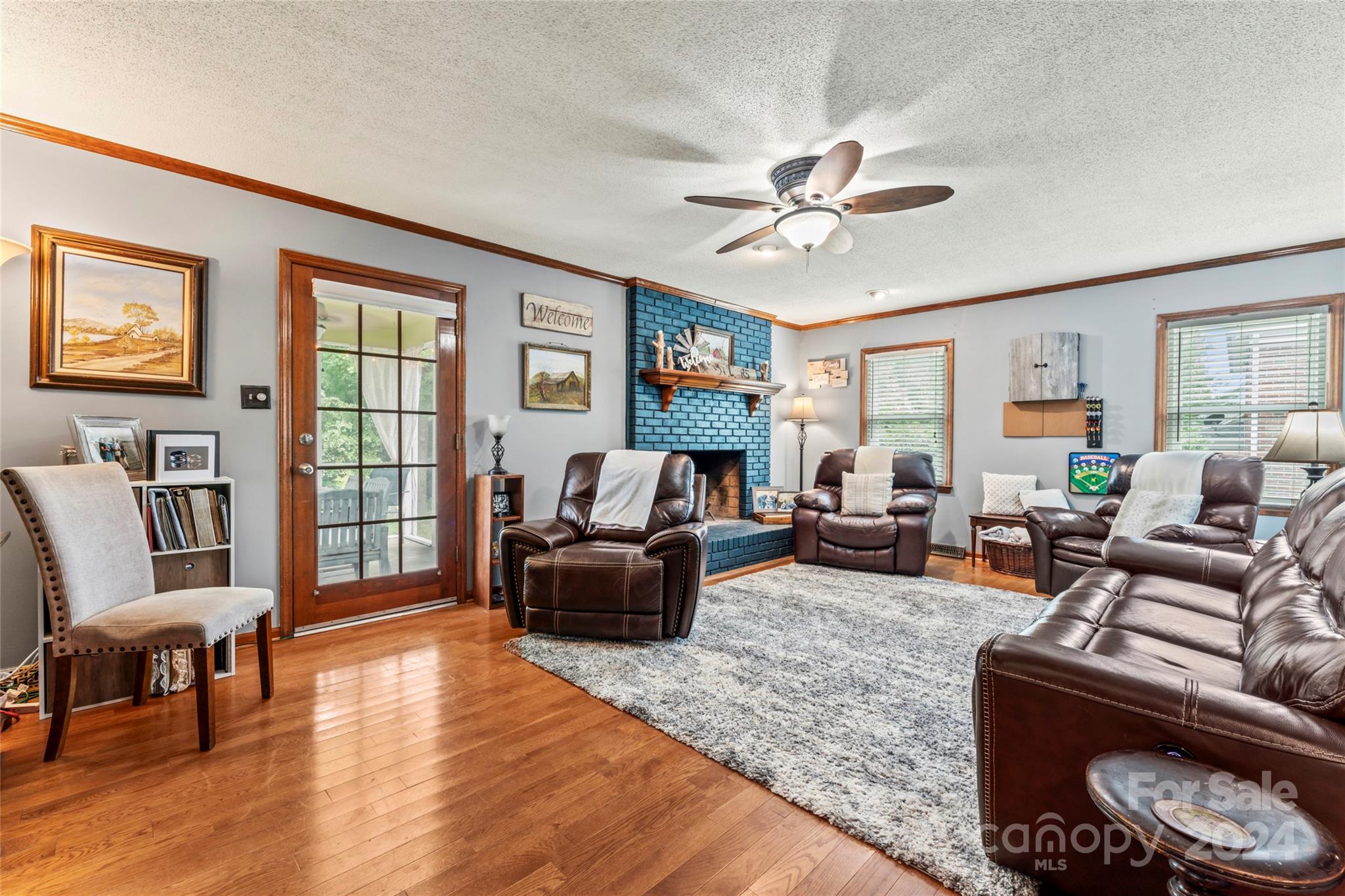 1047 Eagle Drive