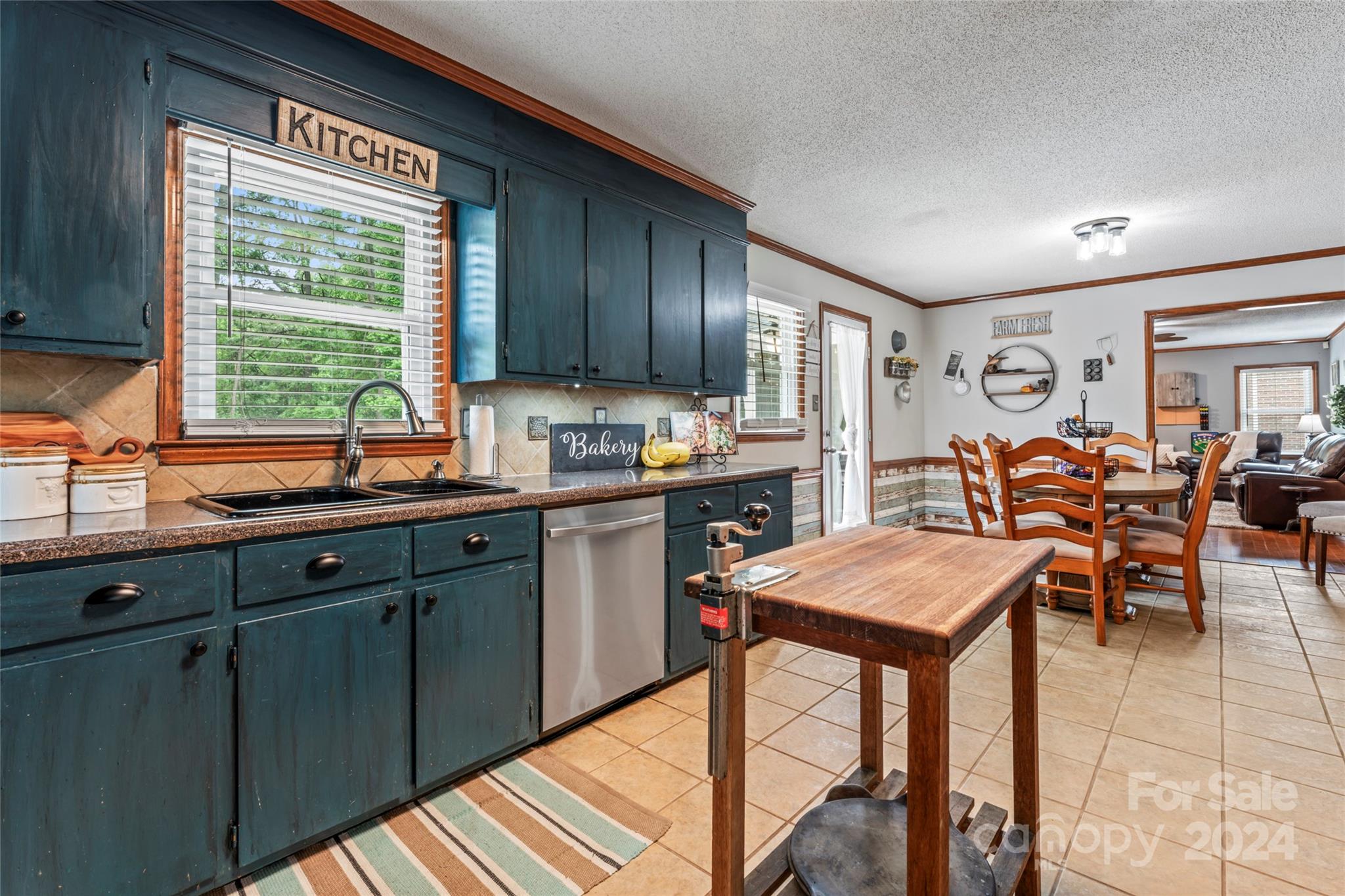 1047 Eagle Drive