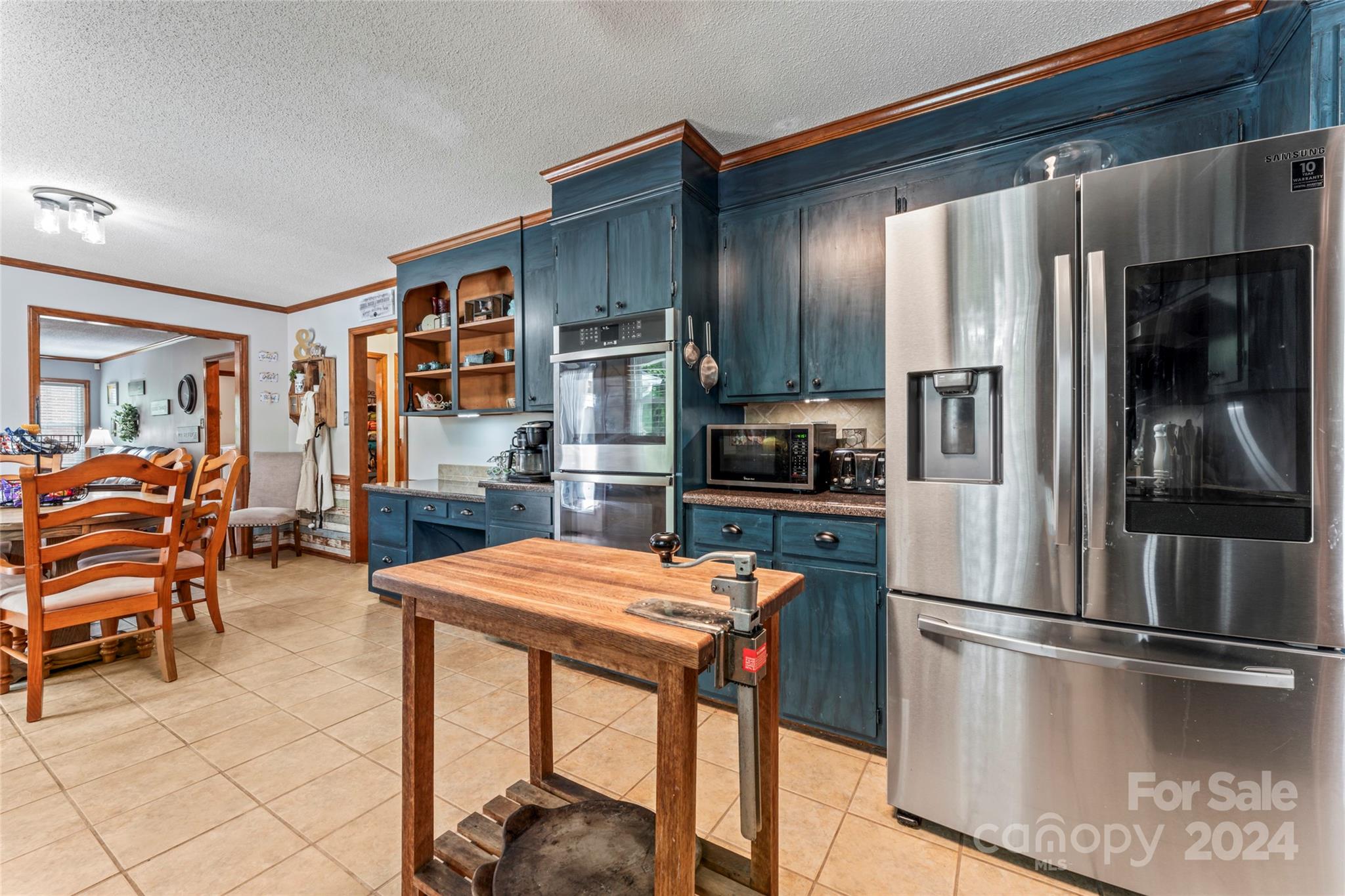 1047 Eagle Drive