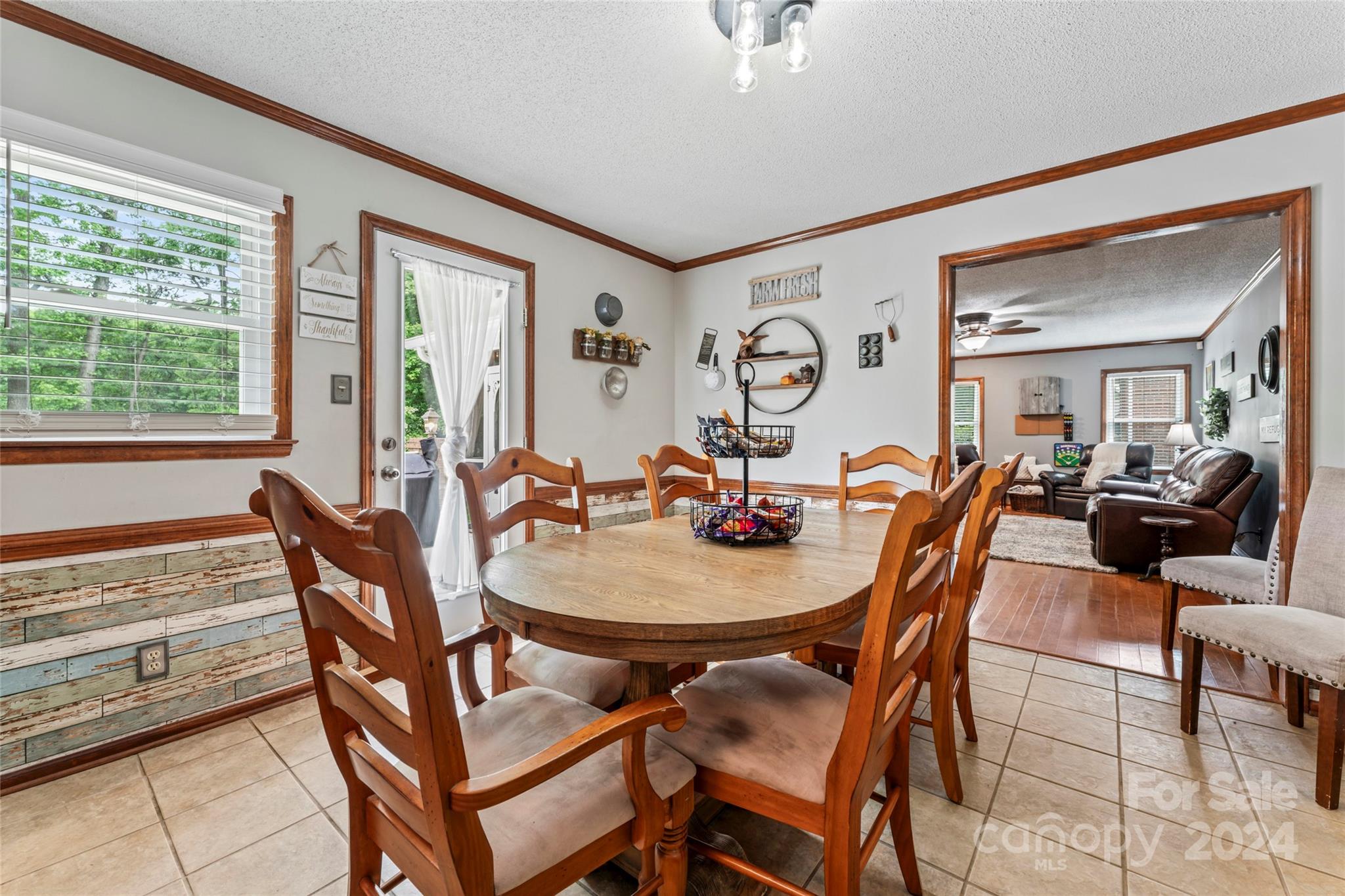 1047 Eagle Drive