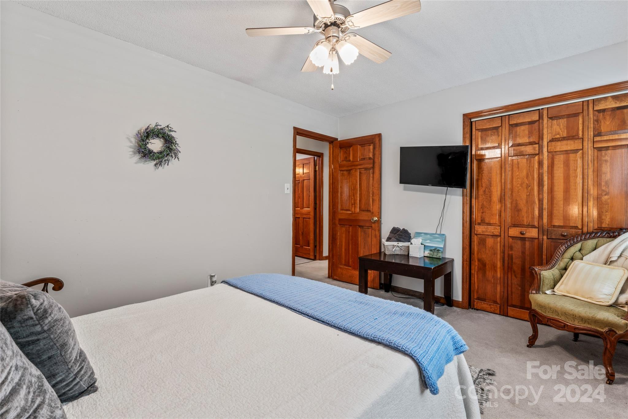 1047 Eagle Drive