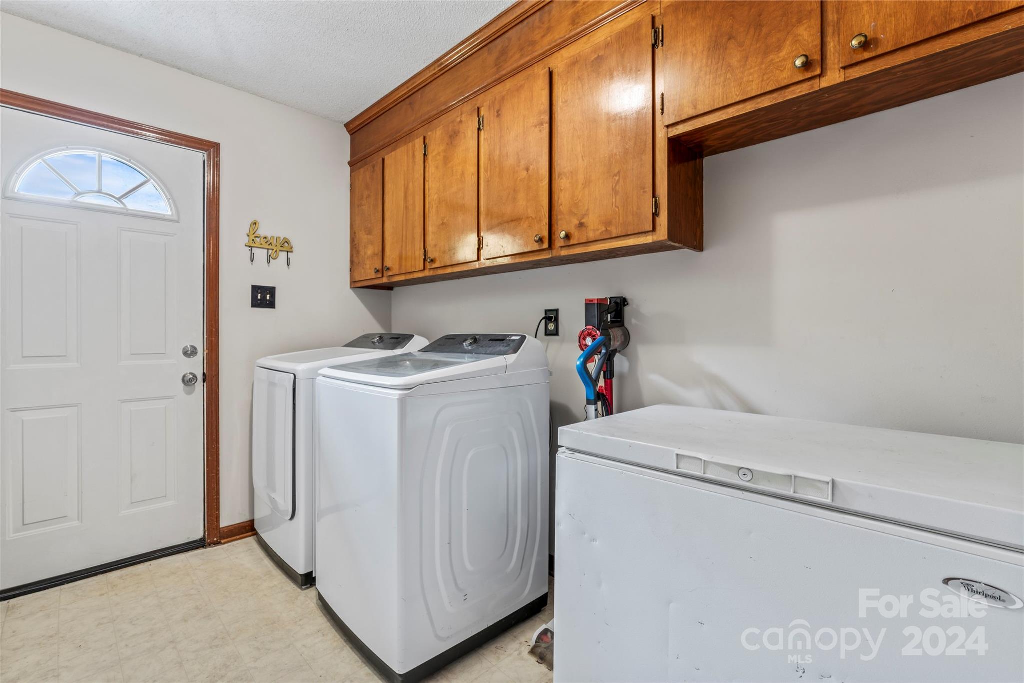 1047 Eagle Drive