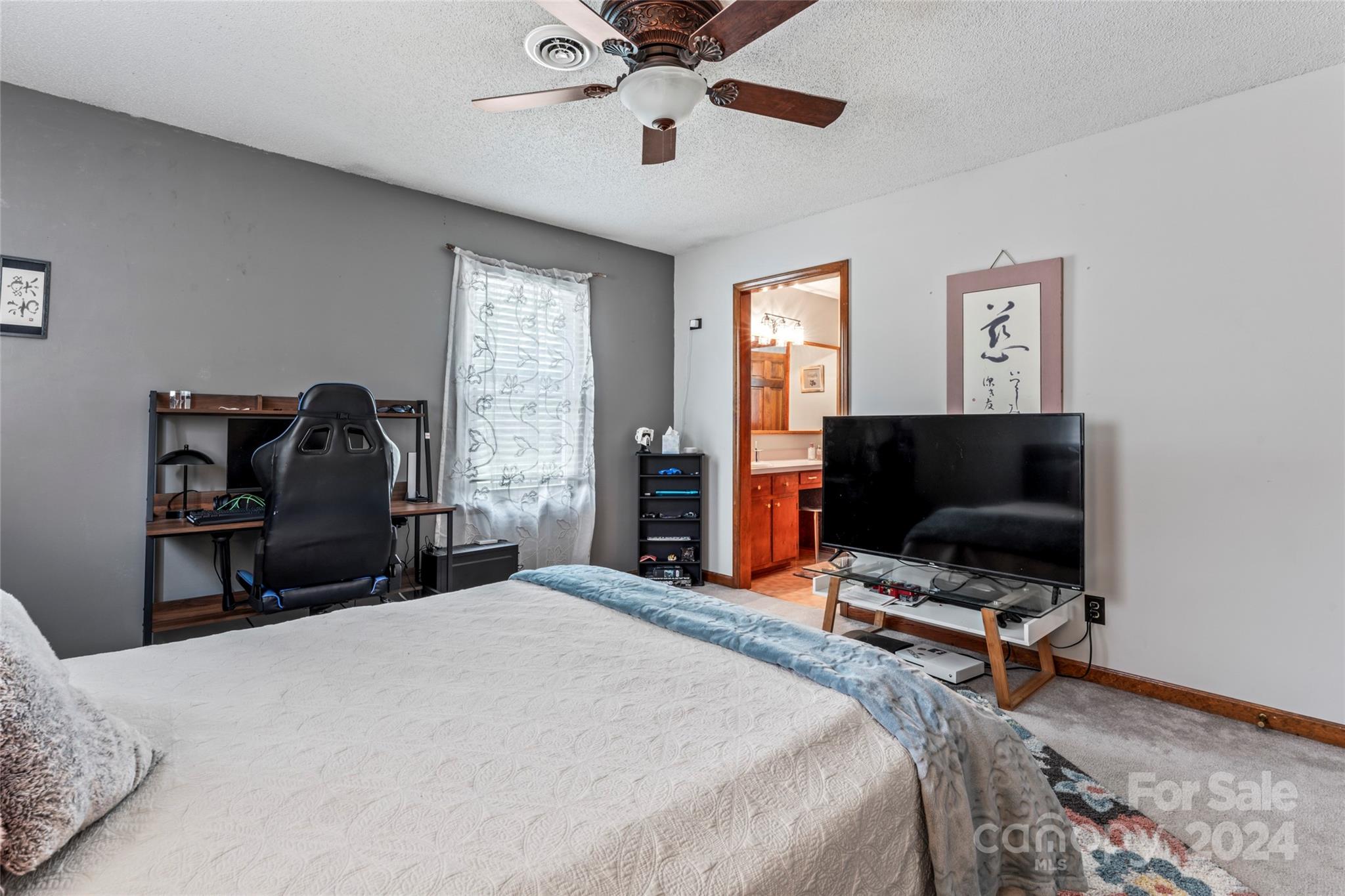 1047 Eagle Drive