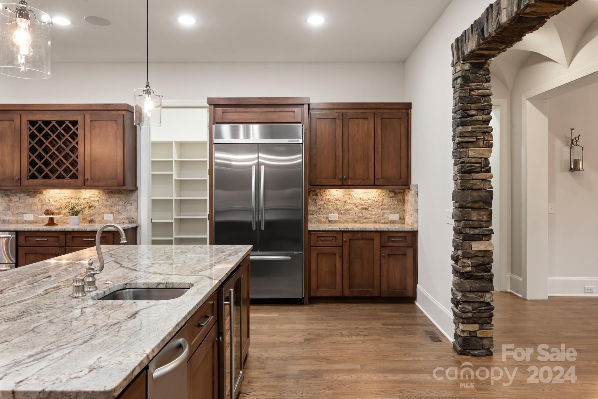 10044 Strike The Gold Lane