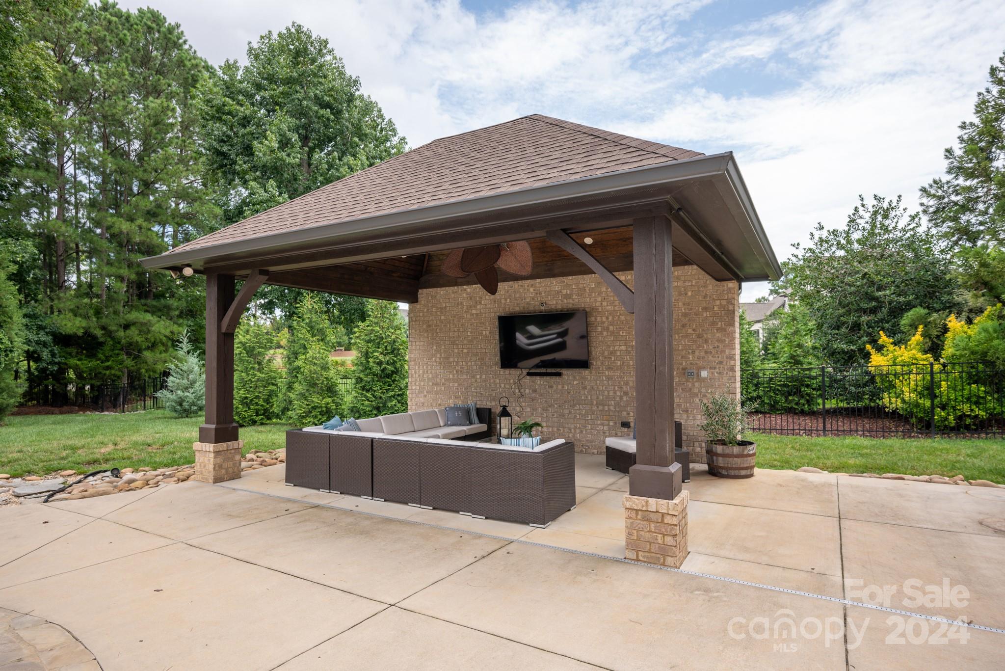 10044 Strike The Gold Lane