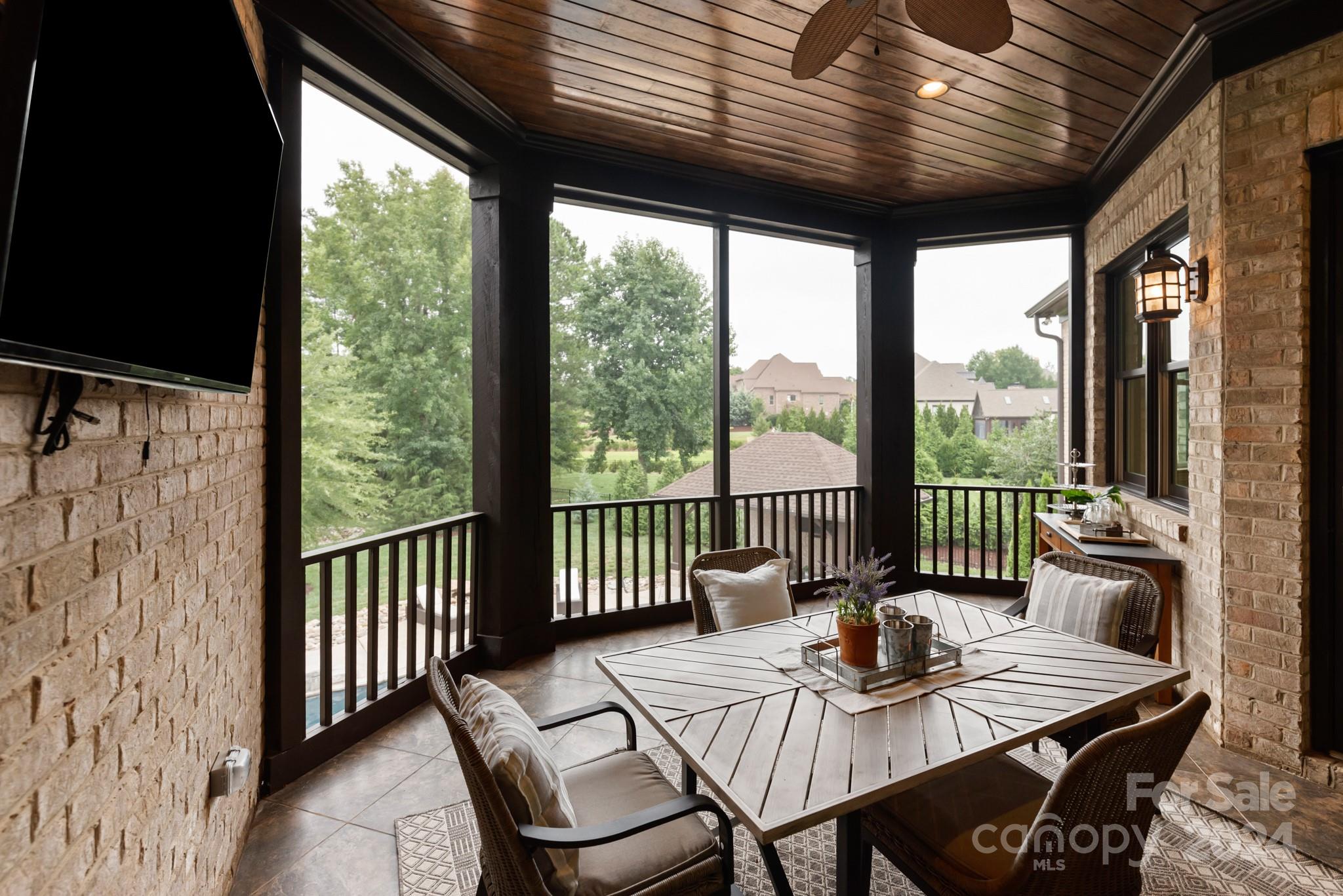 10044 Strike The Gold Lane