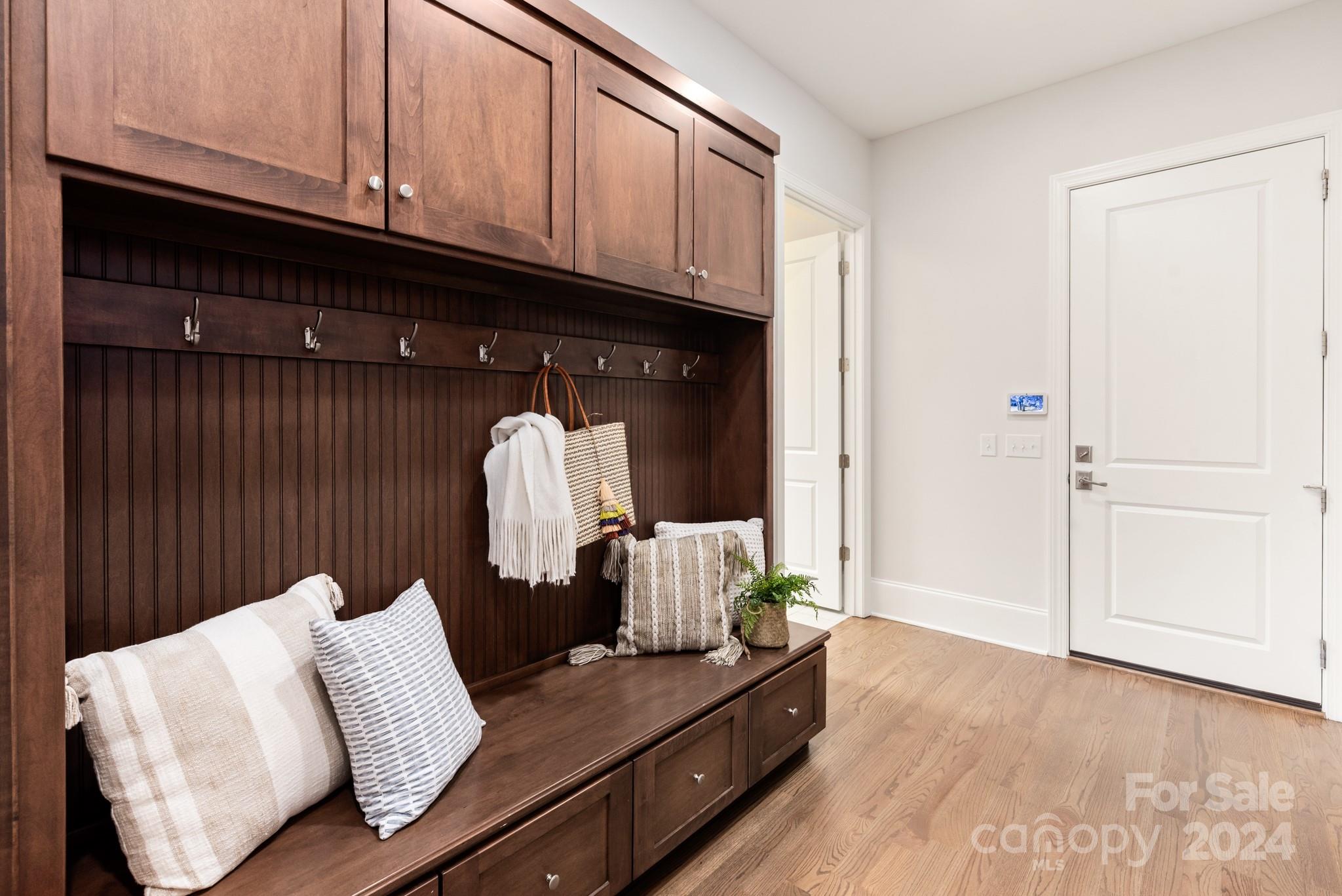 10044 Strike The Gold Lane