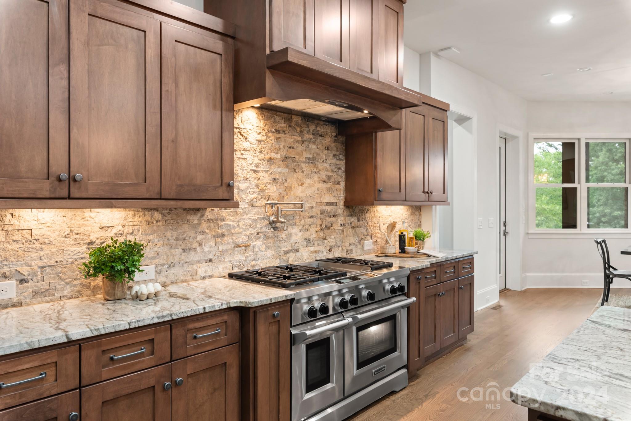 10044 Strike The Gold Lane