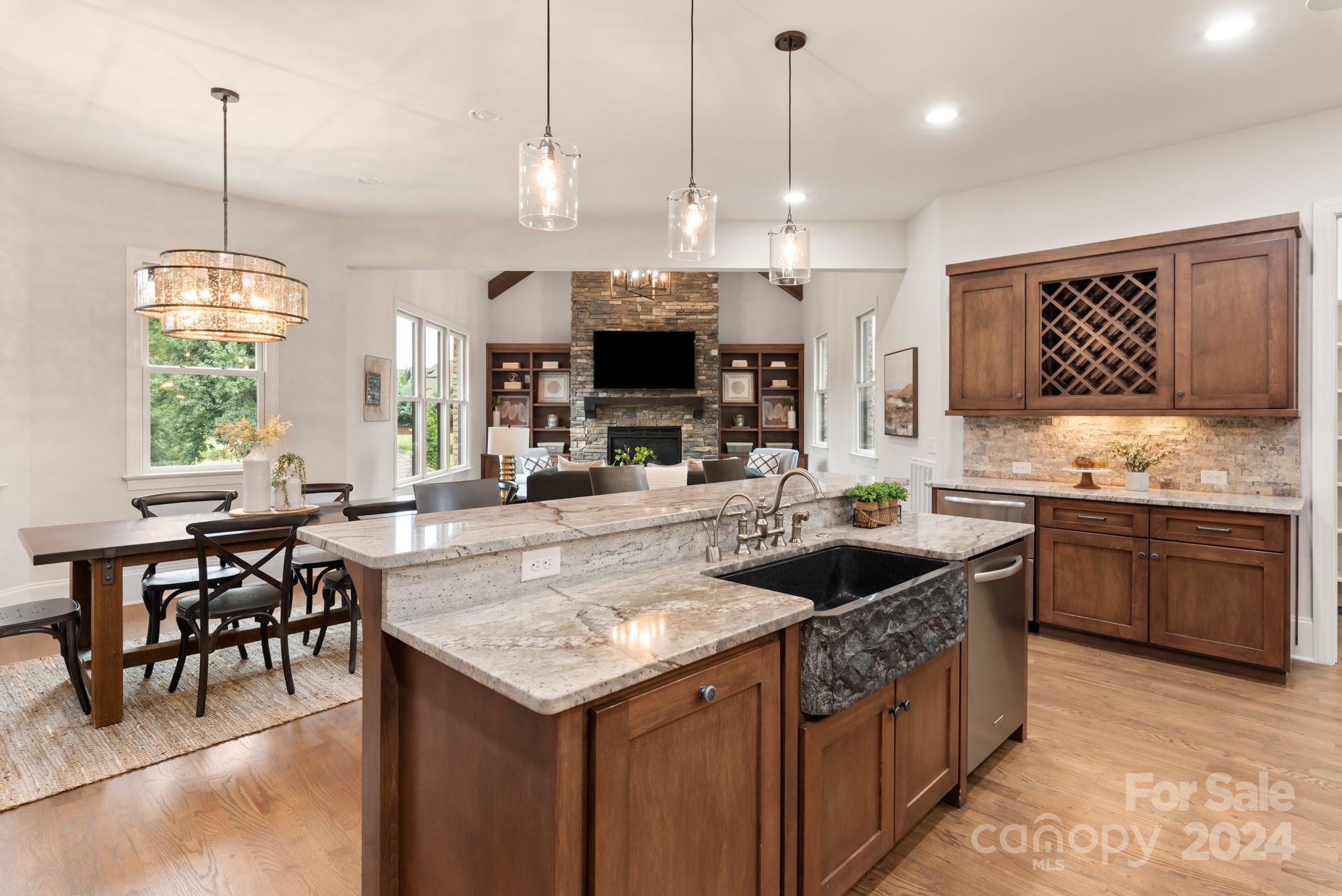 10044 Strike The Gold Lane