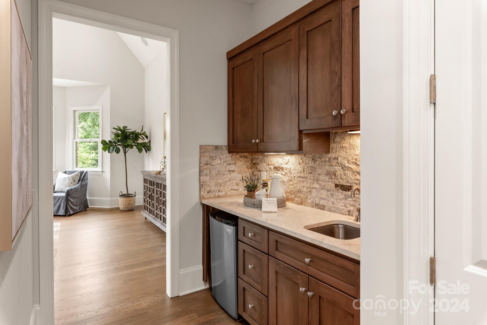 10044 Strike The Gold Lane