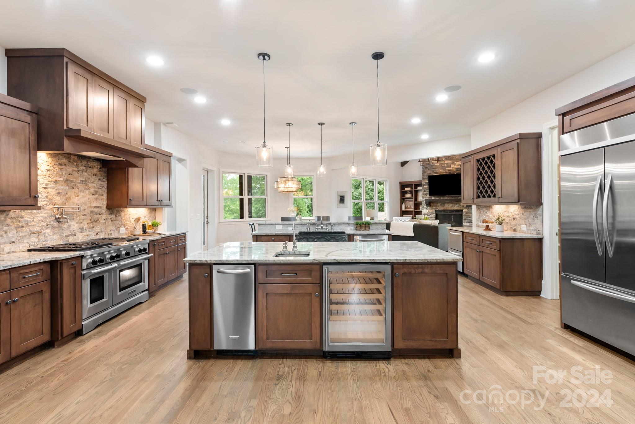 10044 Strike The Gold Lane