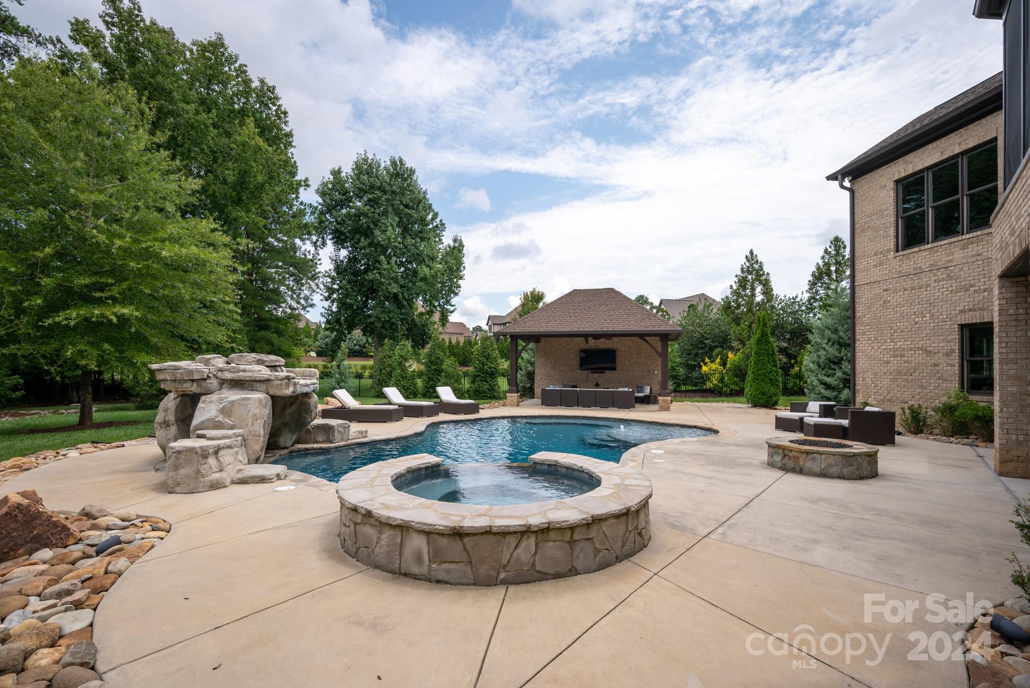 10044 Strike The Gold Lane