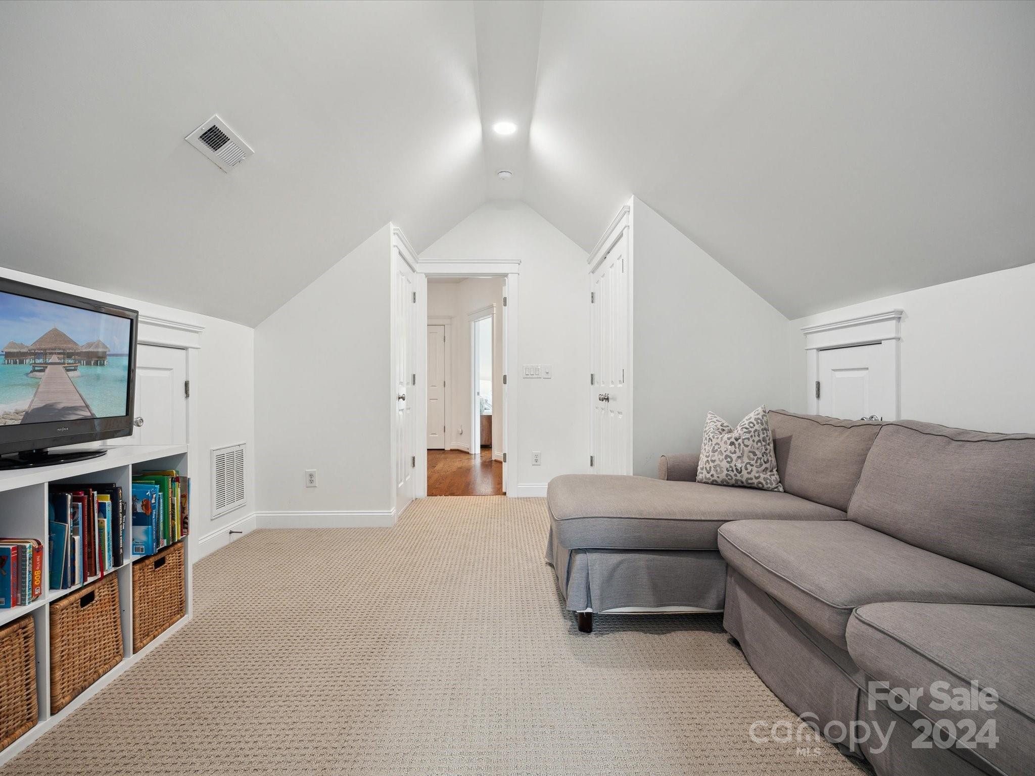 4333 Birkshire Heights