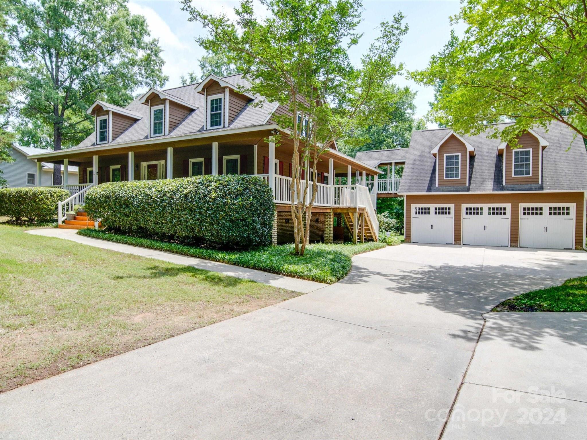 1557 Woodcroft Drive