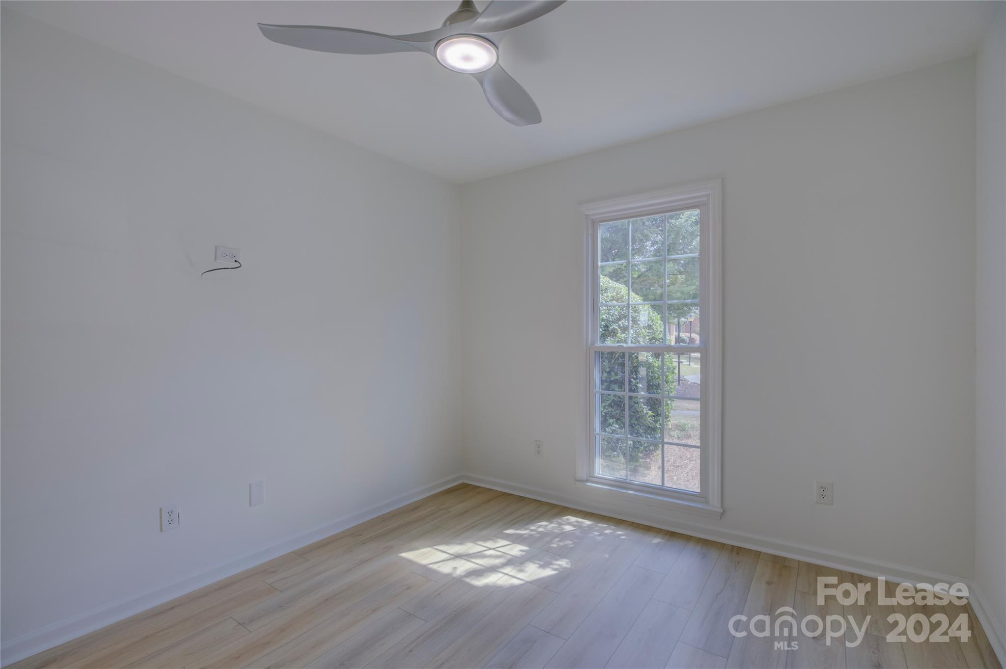 9238 N Vicksburg Park Court