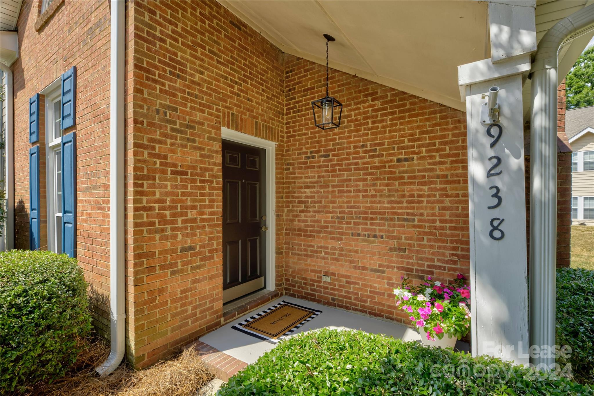 9238 N Vicksburg Park Court