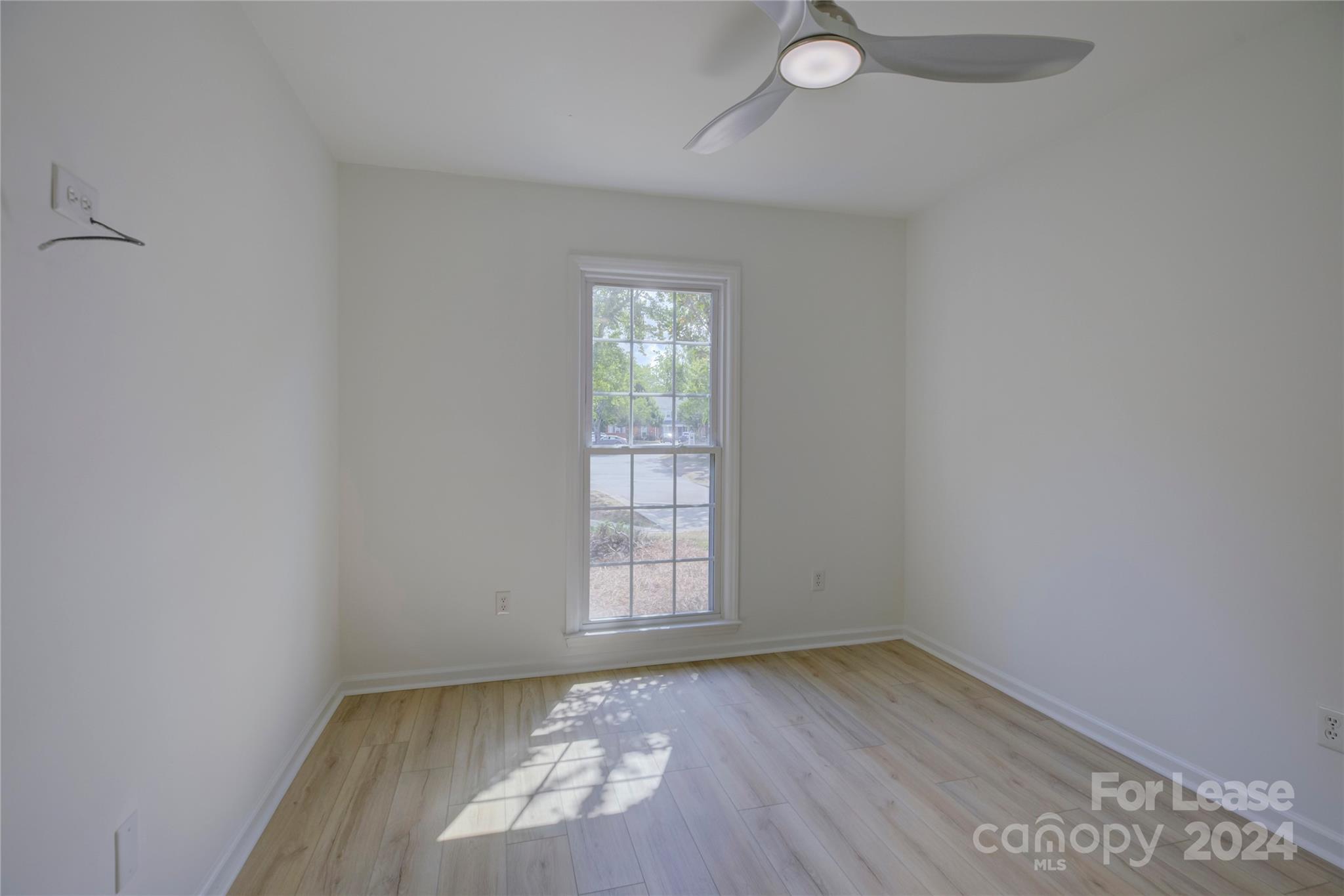 9238 N Vicksburg Park Court