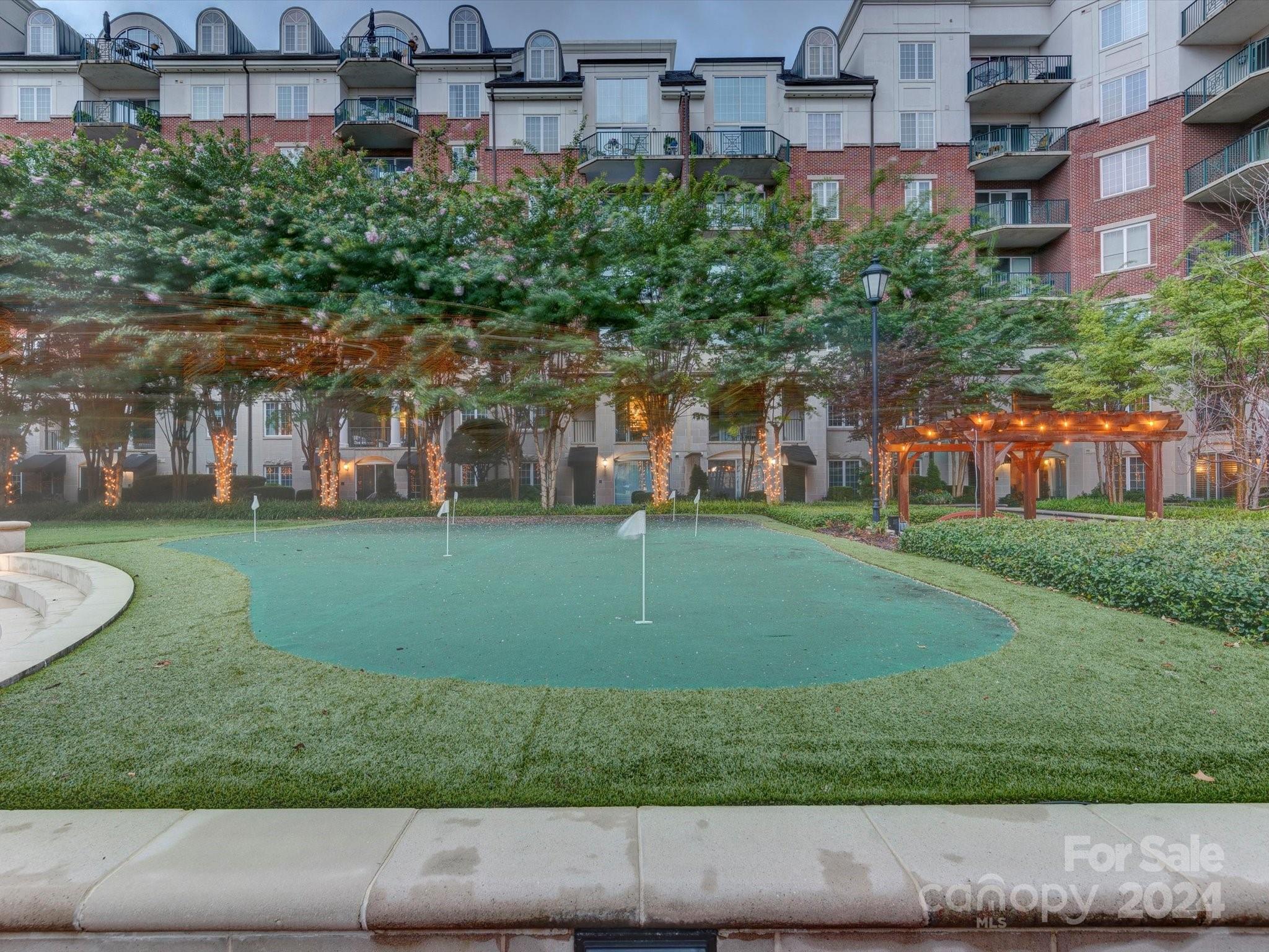 300 W 5th Street Unit: 521