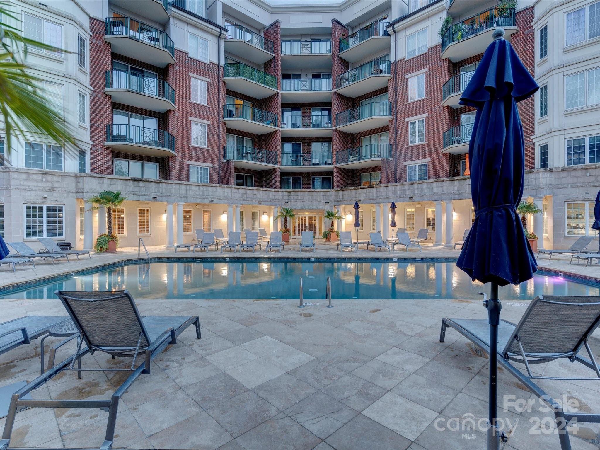 300 W 5th Street Unit: 521