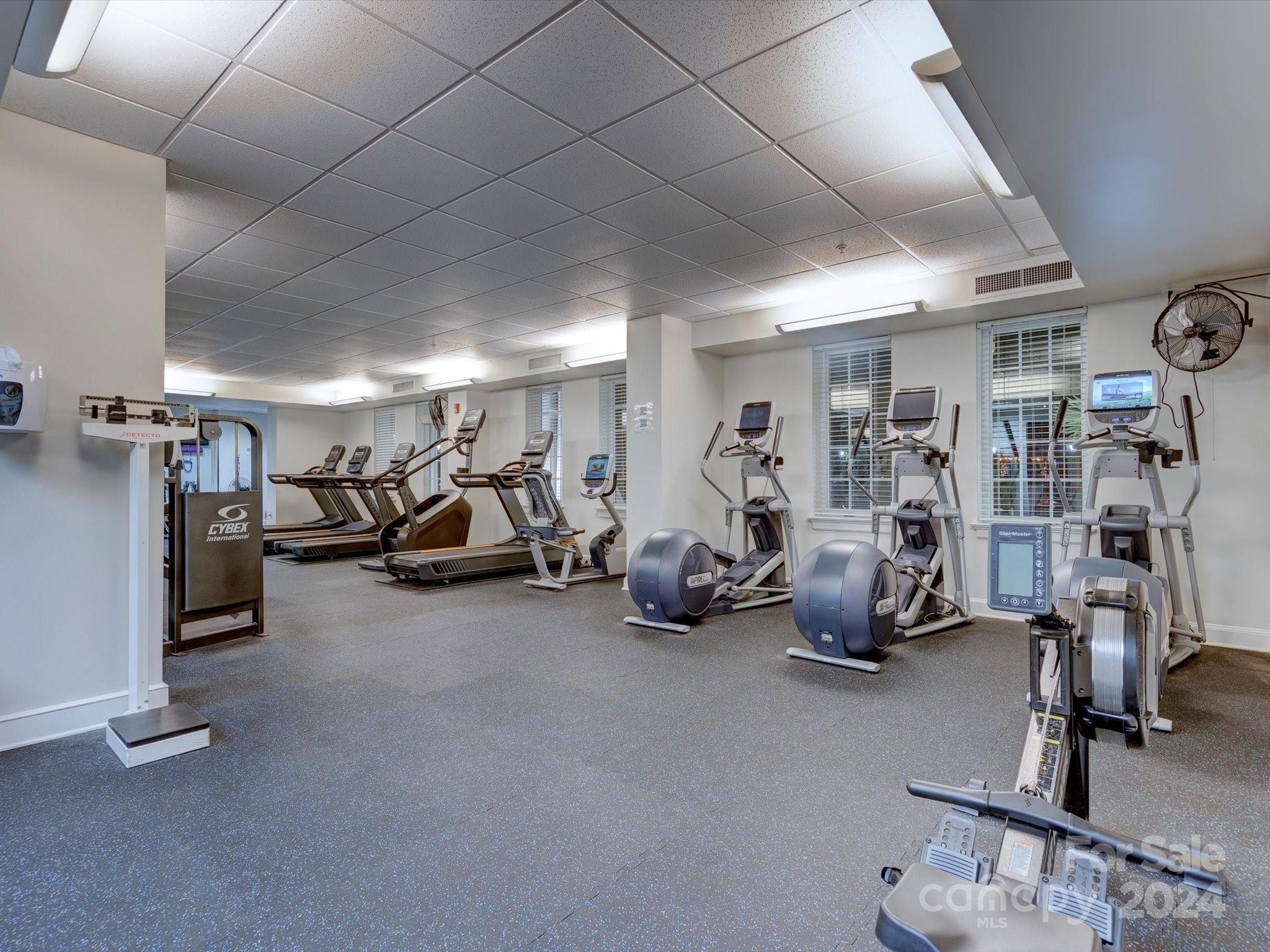 300 W 5th Street Unit: 521
