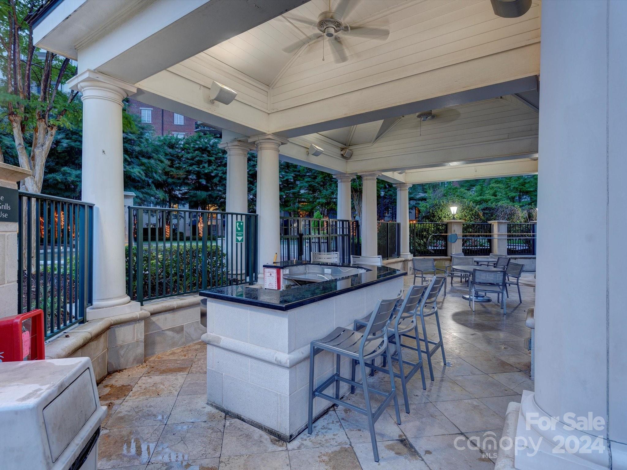 300 W 5th Street Unit: 521